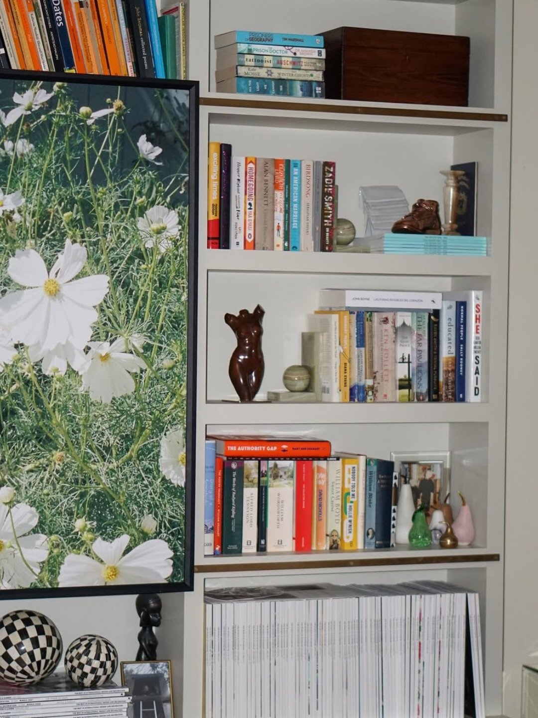 Ever wondered where to style your Bust? In our last survey, bookshelves were the #1 place you chose to display your Bust 📚 Let this be your inspo for bookshelf styling
