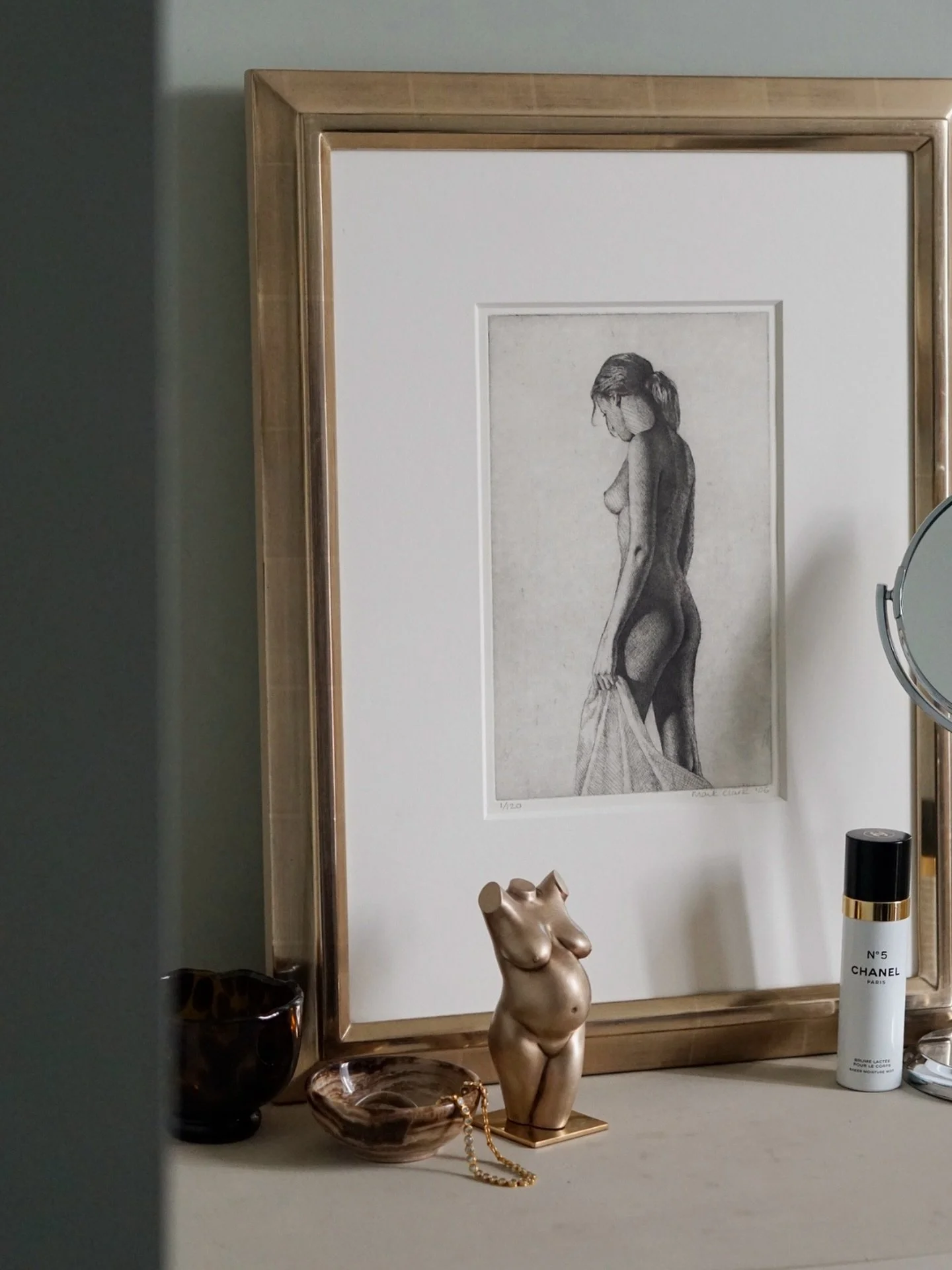A peek behind the bedroom door ~ we love catching a glimpse of bedside Busts. A more private placement, but one you can treasure as all yours 🤎