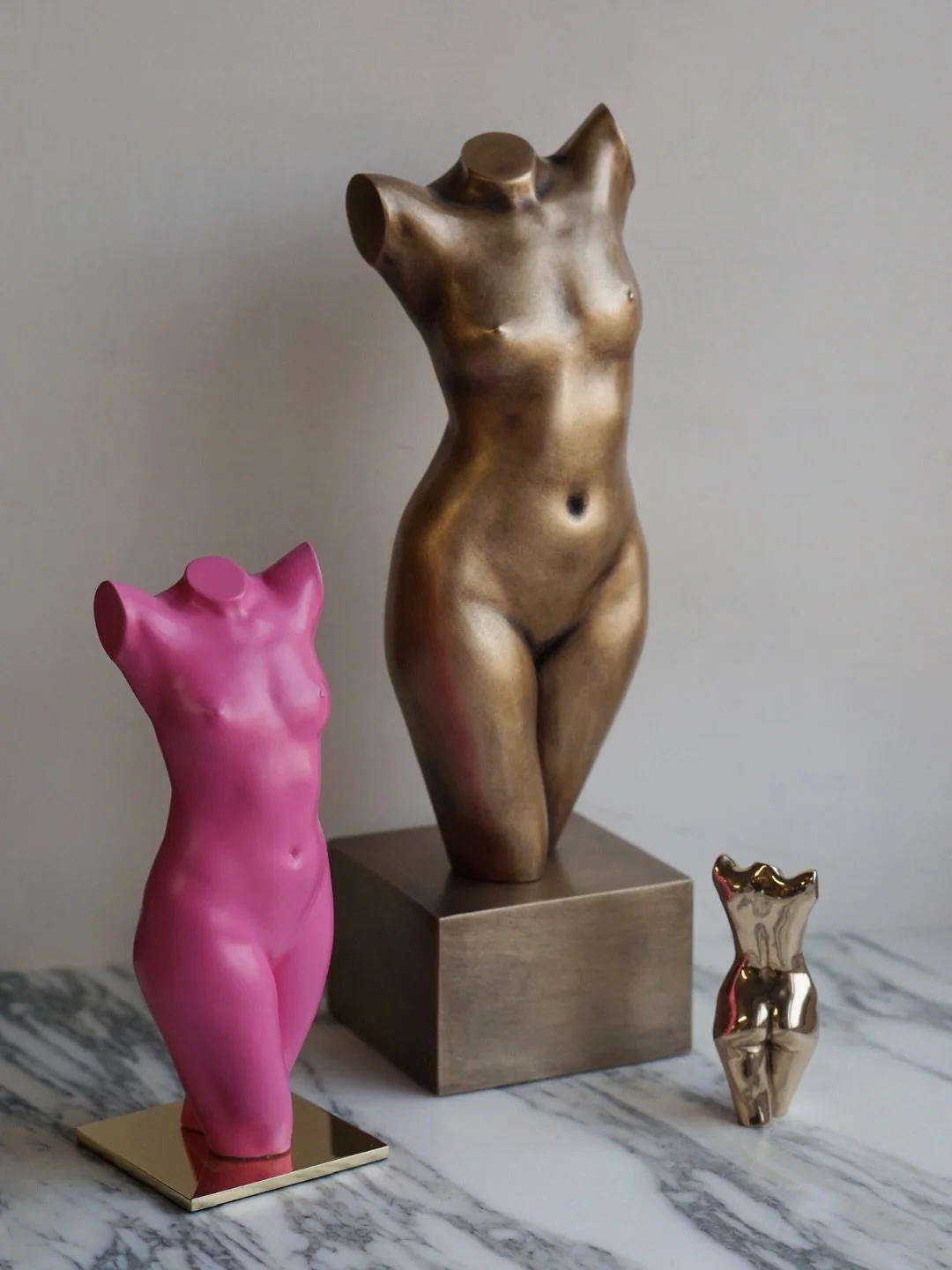Three time&rsquo;s a charm 🩷 How special is this collection of Busts? Three different poses in different sizes and finishes ~ Lustre, Pink Lacquer and a Bronze Mini, all captured in the same appointment. 

If you decide to order more than one Bust f