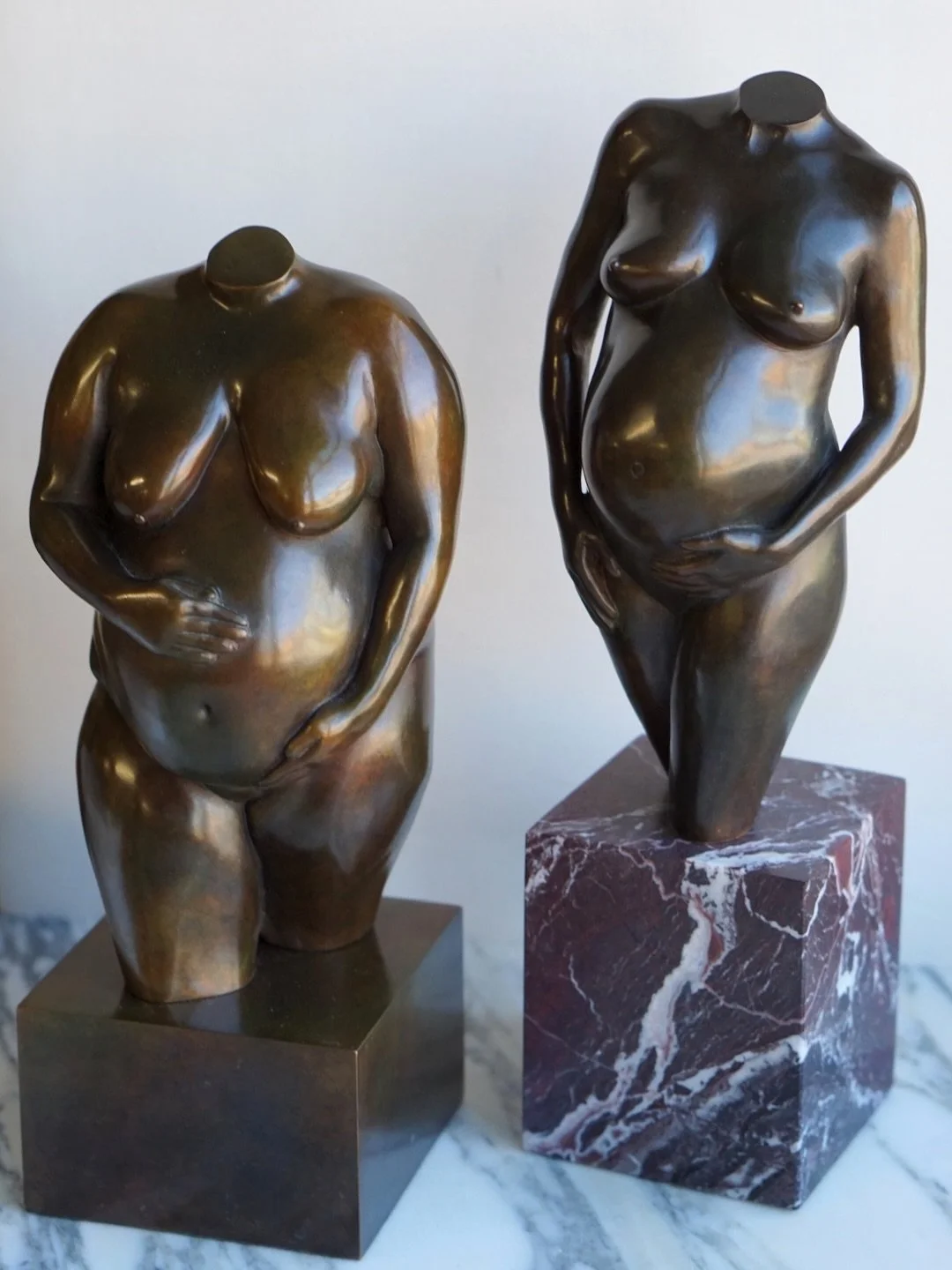 🤎&nbsp;Save for pose inspo 🤎&nbsp; 

Cradling the bump is one of the most popular poses we see for pregnancy Busts. It nods to the intimate connection mother and baby have. There are hundreds of variations, but here are some of our favourites.
