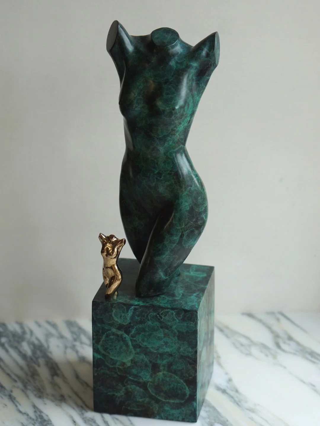 Seeing Double 👀&nbsp;Adding a Mini to your order is the perfect pocket-sized addition to your Bust collection. 

Match your original Bust with the same pose or mix it up with something different &ndash; the perfect option if you can&rsquo;t decide b