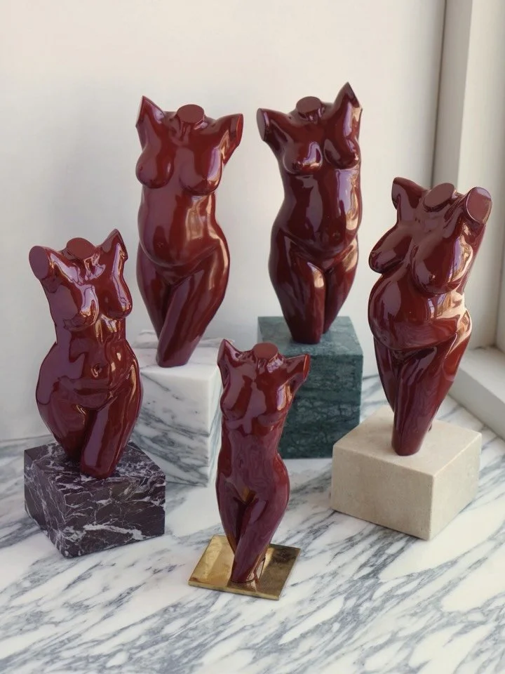 Everyone has been obsessing over the rich, moody tones of our Oxblood Lacquer🥀&nbsp;Shown here mounted on various Plate and Plinth options.

What&rsquo;s your favourite?