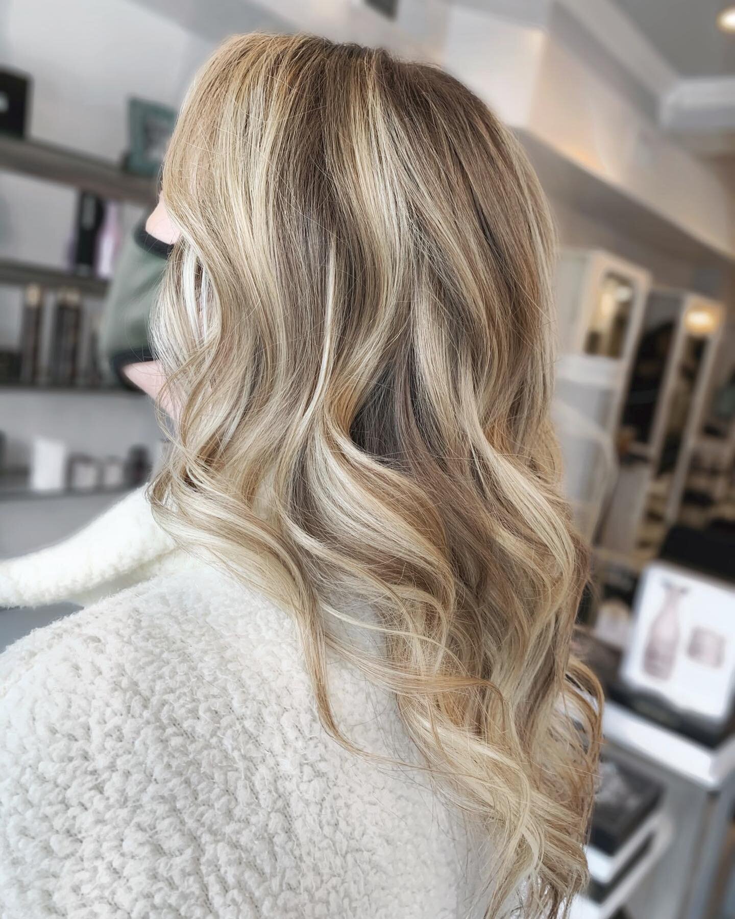Balayage or foils?⠀
⠀
Just because you love the look of balayage, doesn&rsquo;t necessarily mean that&rsquo;s the technique your stylist will use. ⠀
⠀
During our consultation process, will will ask you questions to determine what the best course of a
