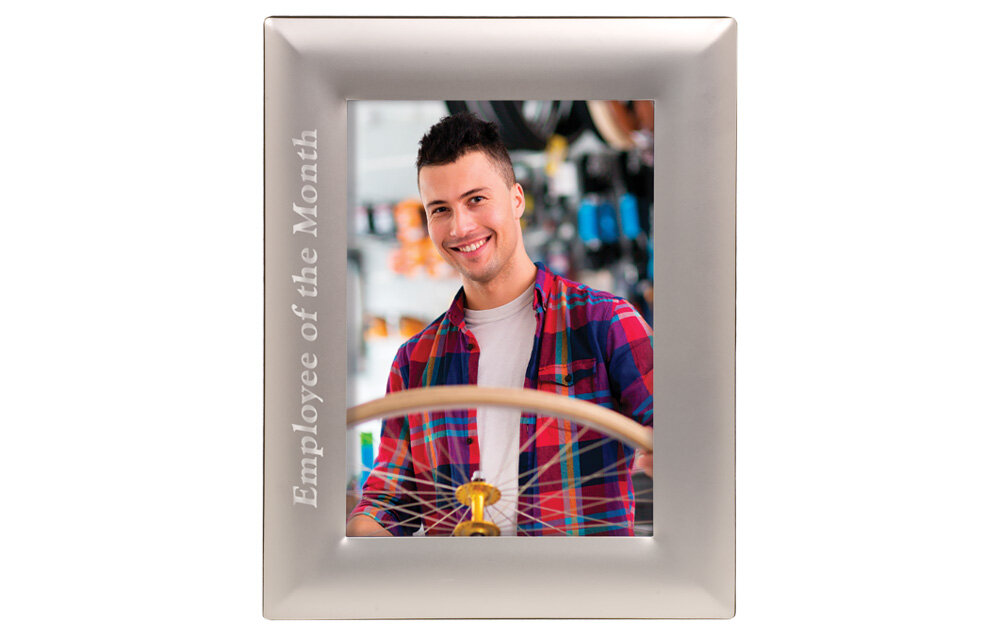 LMF557 5" x 7" Smooth Silver Metal Photo Frame 7 1/4" x 9 1/4"