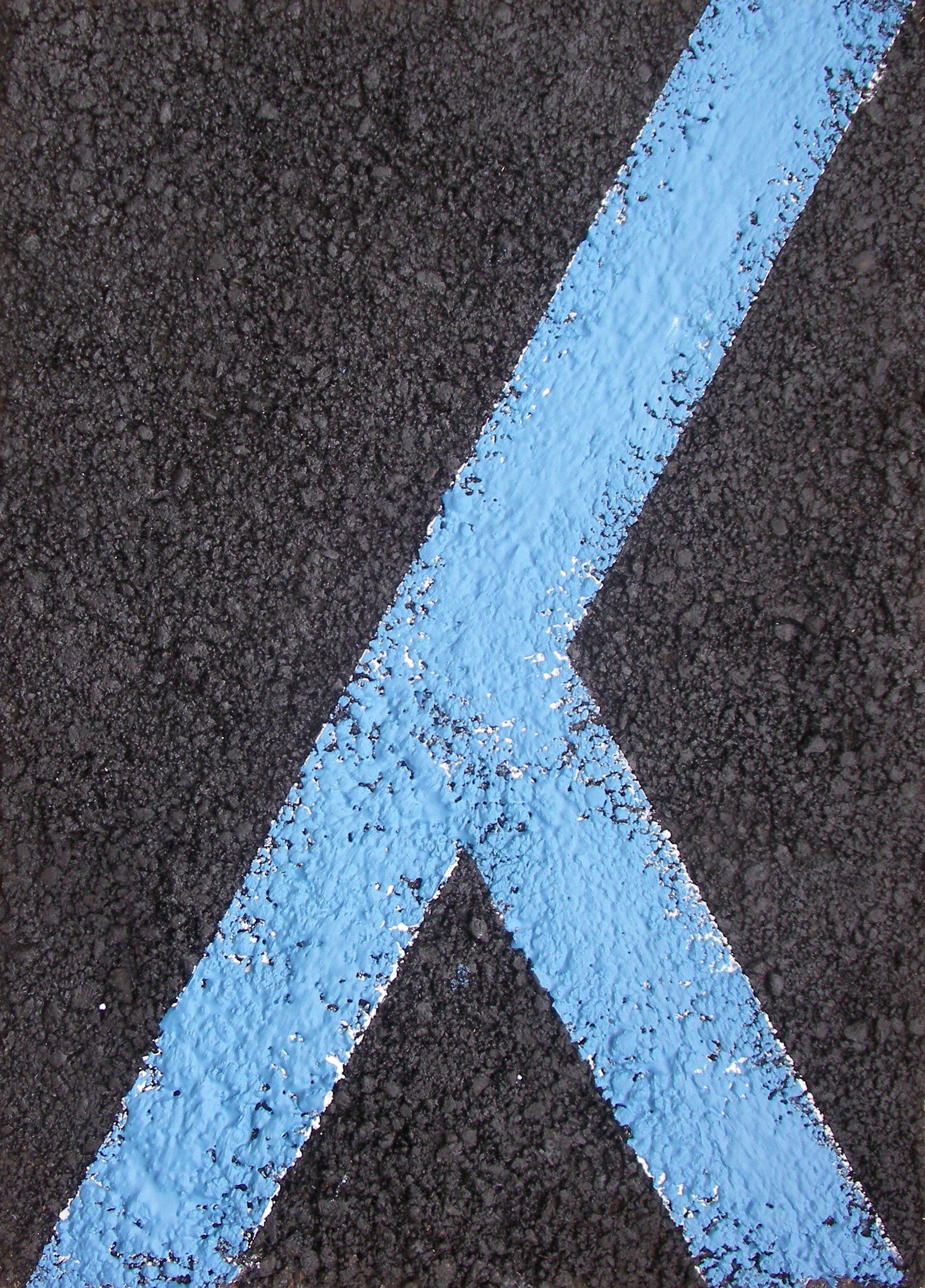 Lariustreet-blu_2013__enamel-road-on-asphalt_cm-90-x-cm-64.jpg
