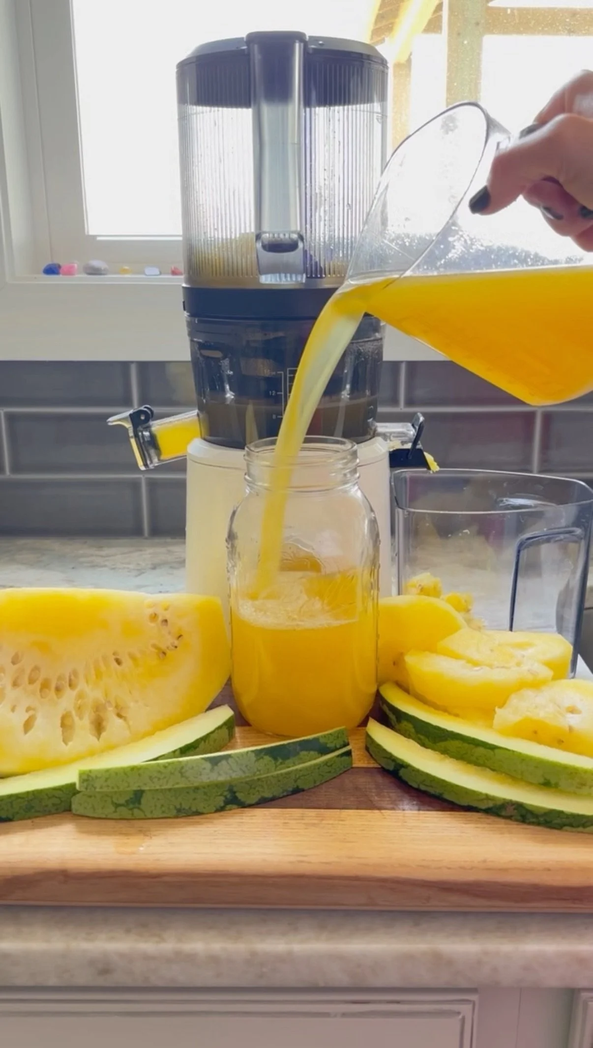 Cold-Pressed vs. Centrifugal Juicers: Which One Is Best for Perimenopause, Hormone Health &amp; Natural Healing?