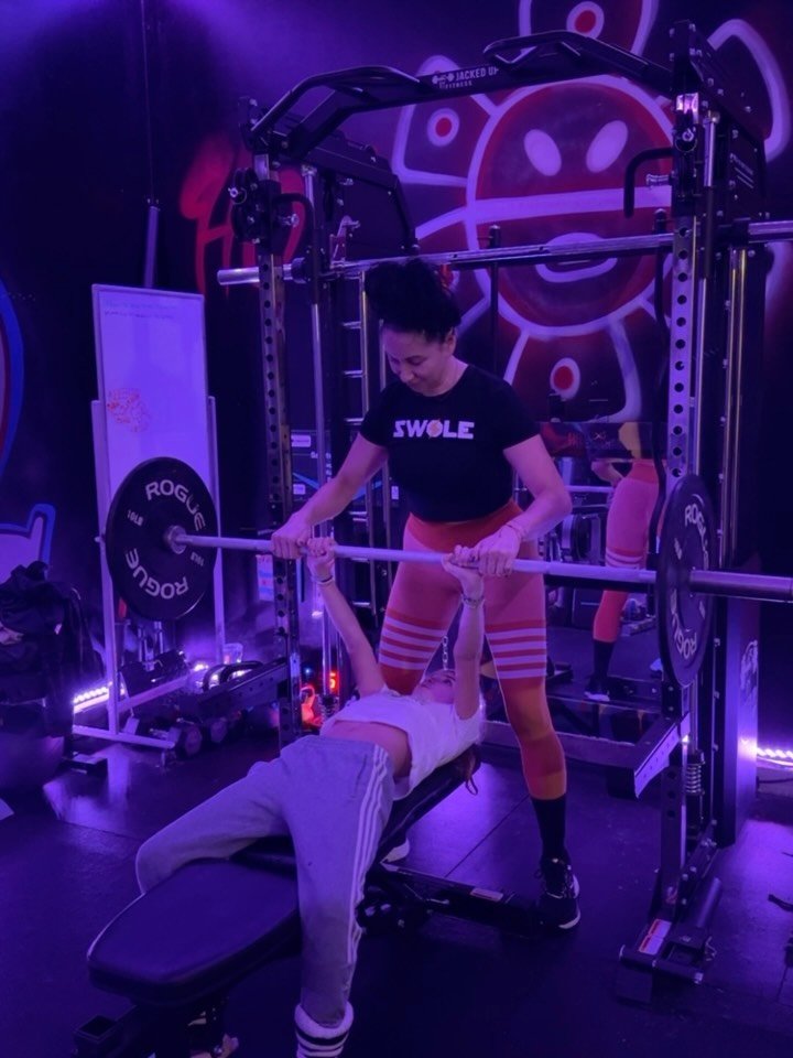 💪 Lifting heavy in perimenopause isn&rsquo;t optional - it&rsquo;s essential. This is the season where your metabolism slows, your estrogen drops, and your body begins losing muscle at a rapid rate. 

👏🏽 Strength training becomes the one thing tha