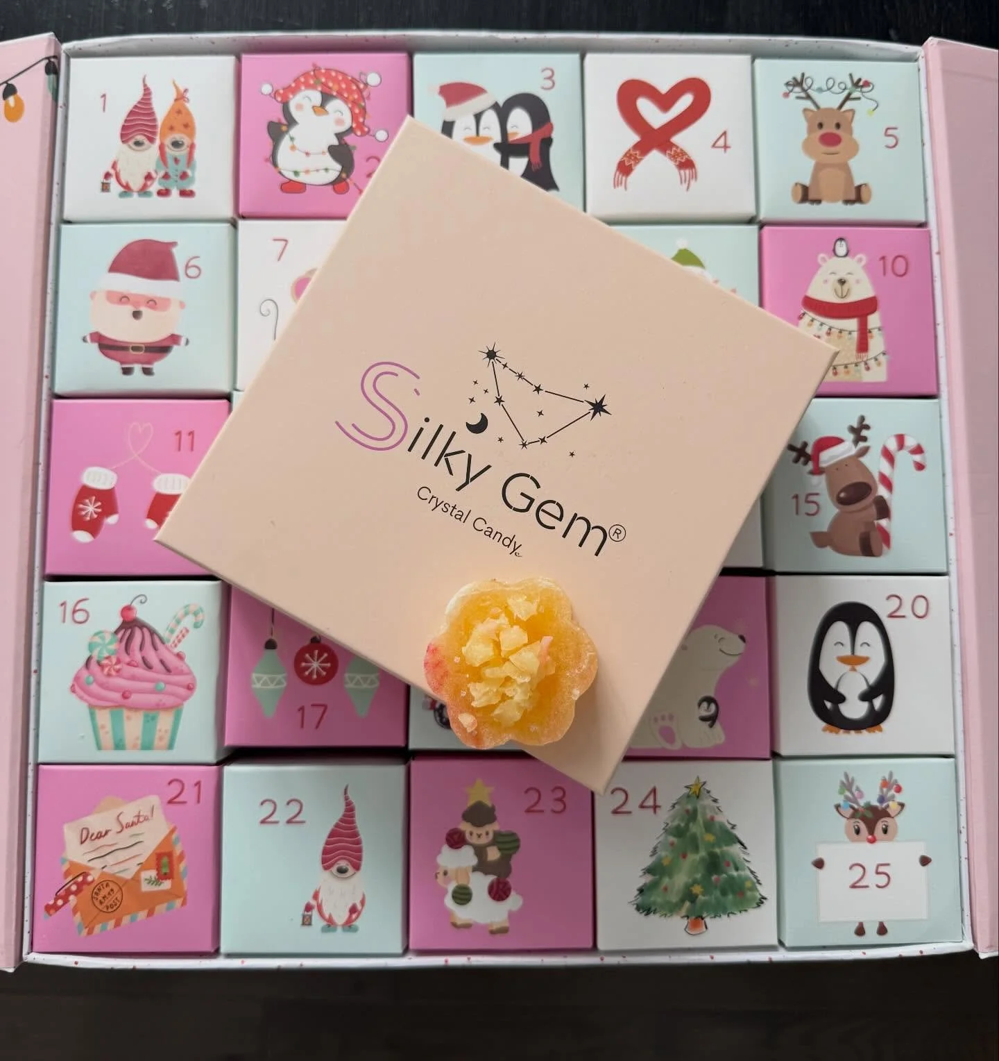 The coolest gift of the year: Crystal Candy! Gluten-free, vegan, and the most unique treat for friends, family, grandkids, nieces, and nephews. Use code EVIE10 at checkout to save on @silky.gem ! 💎💎💎

PS - do you like ASMR? I love hearing the crun