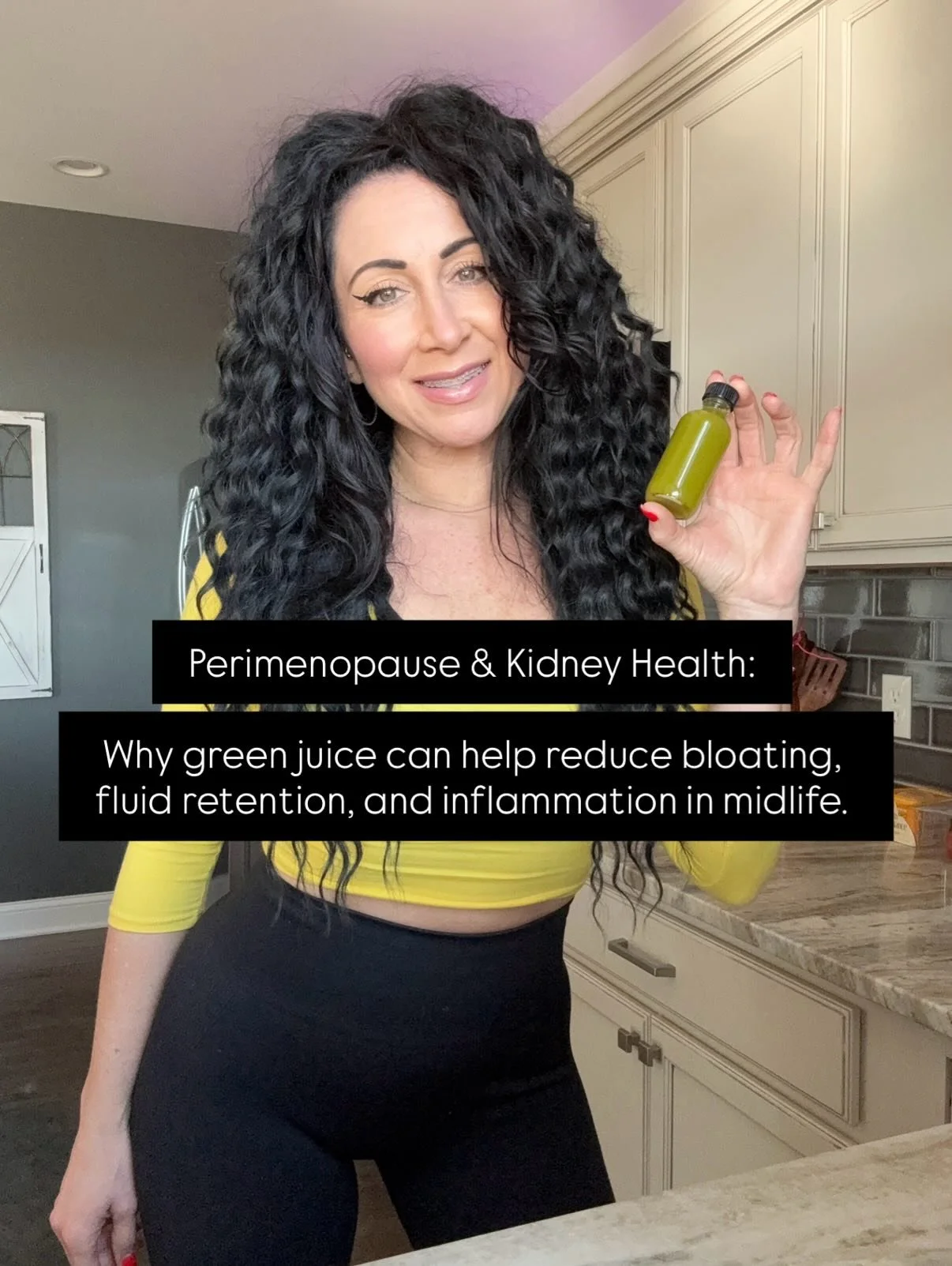 🚨 Hormones shifting in perimenopause can lead to bloating, fluid retention, and inflammation. Supporting your kidneys with mineral-rich greens can help your body move excess fluid and stay hydrated.

📌 Simple Kidney Support Green Juice Recipe 

Ing