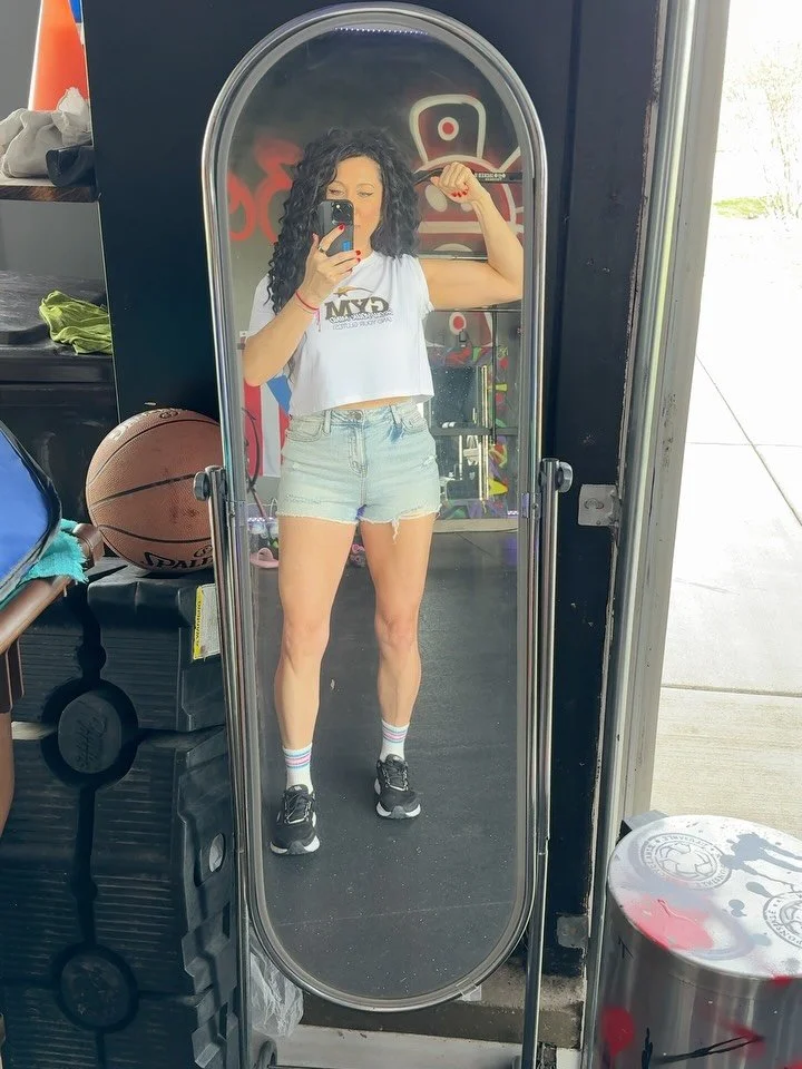 When I was trying to overcome my depression and move forward with competing in powerlifting, I was not sure if I could do it. Then @bigdreamhakeem pushed me to do it. His community CYC has been so supportive and incredible to me. 

I purchased his bo