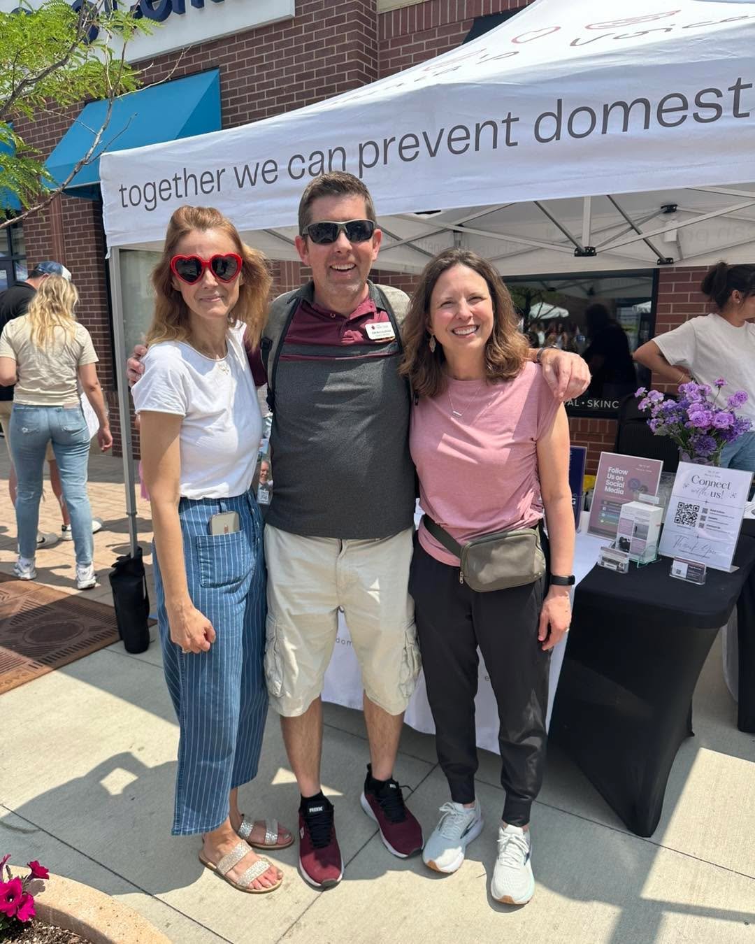 We had lots of fun visiting with folks and making connections at Chalkfest Maple Grove today. Thank you to everyone who stopped by to see us and say hello. π Kids and adults learned and talked about how to be good friends, like Rocky. πΎ
If you did