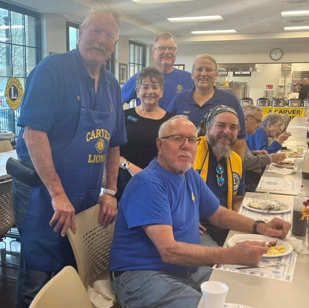 What a morning it was!🇺🇸
Kids, veterans, and hundreds of community members enjoyed a delicious breakfast feast hosted by the Carver Lions with a helping hand from the Chaska Lions, including Bill and Lissa! 🦁

Bill took charge of the flattop while