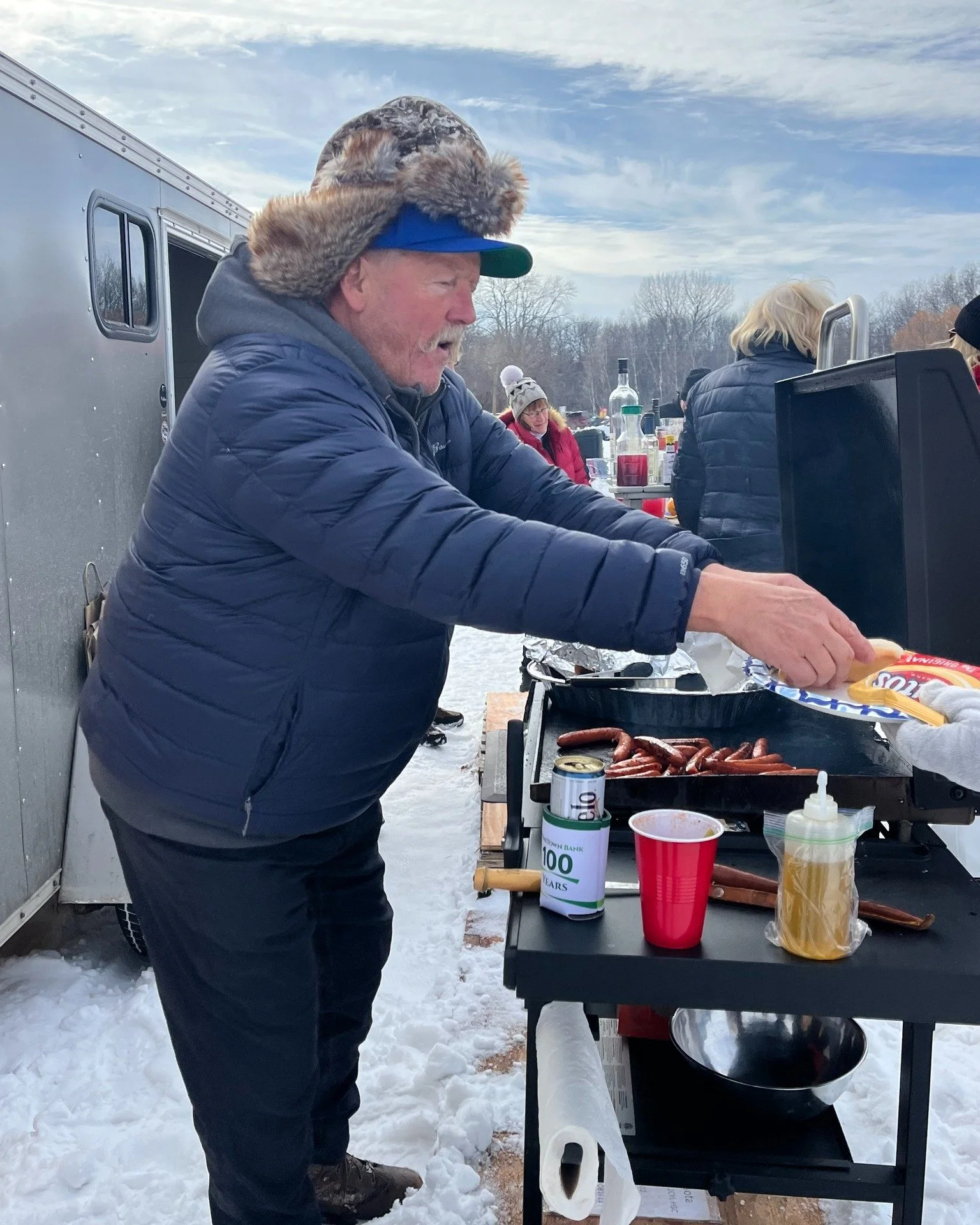 Some Minnesotans golf in the summer. Others golf&hellip; on ice at 15 degrees. ❄️⛳

Last month, Bill Pew was on grill duty during Ice Golf, helping fuel a day of fun that raised more than $1,500 for the Children&rsquo;s Cancer Foundation and a local 