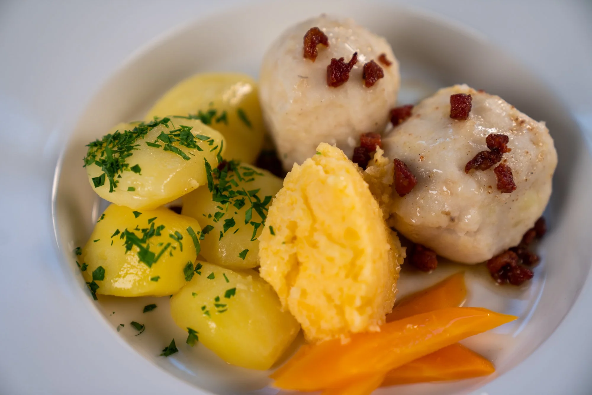 Blandaball med rotgrønnsaker og bacon