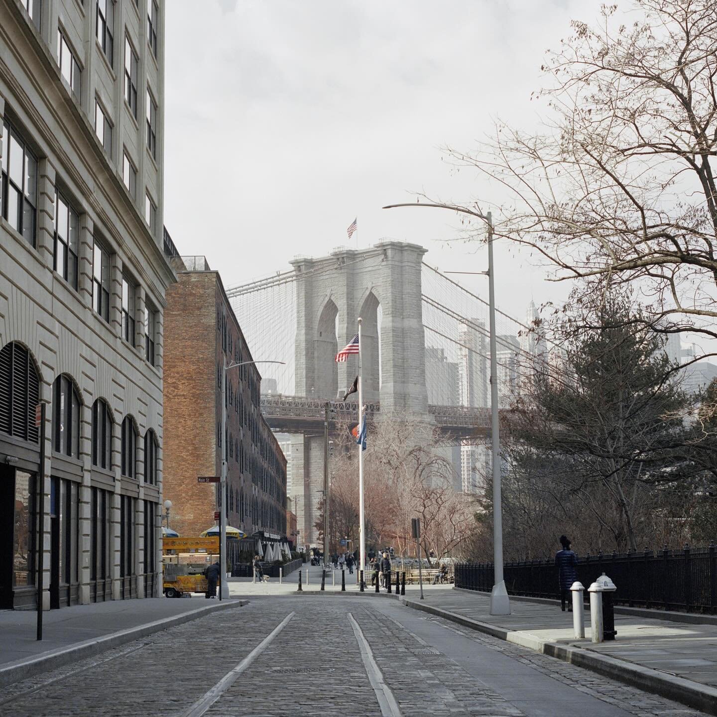 ✨ DUMBO (Down Under Manhattan Bridge Overpass) para la @revista_aire, en donde este mes pueden leer nuestro feature neoyorquino: La Ciudad Infinita 🌃 

➖ Hasselblad 500CM