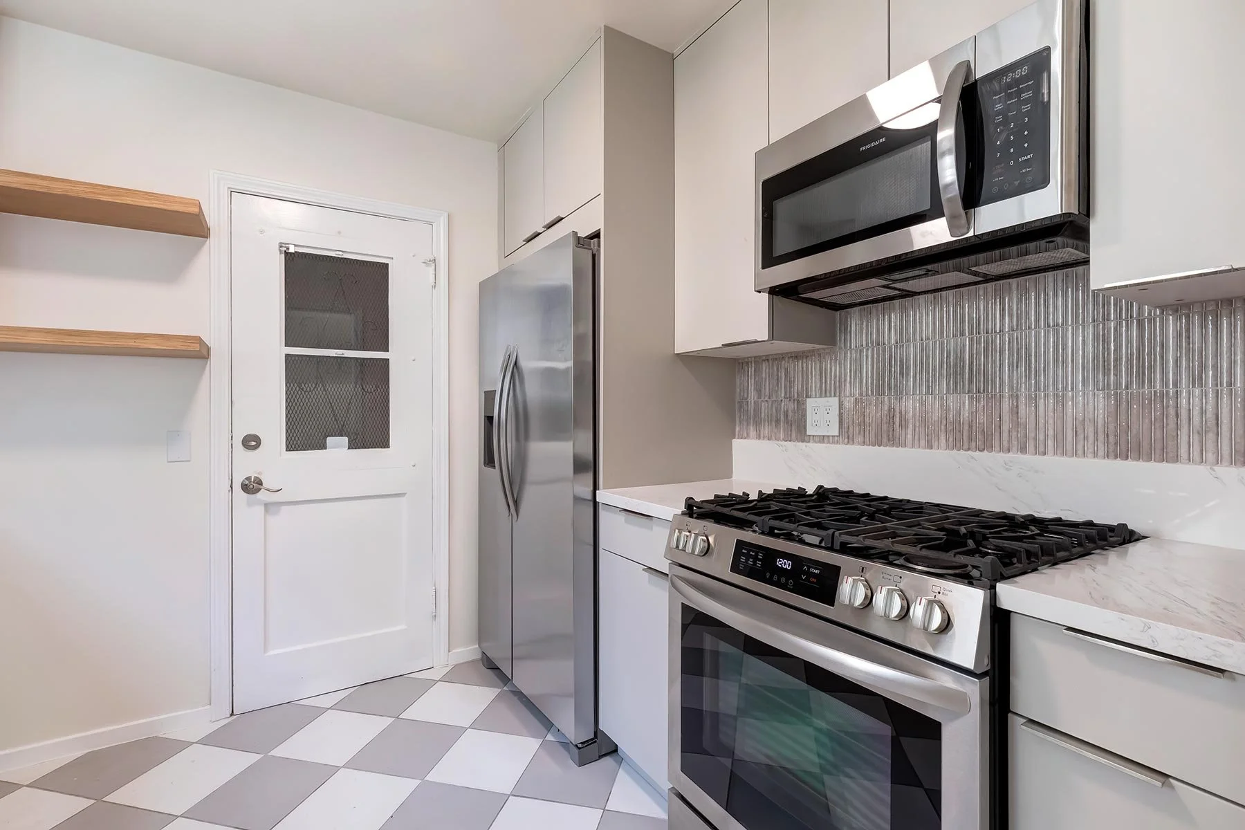 405 ½ Shirley Place, Beverly Hills 90212