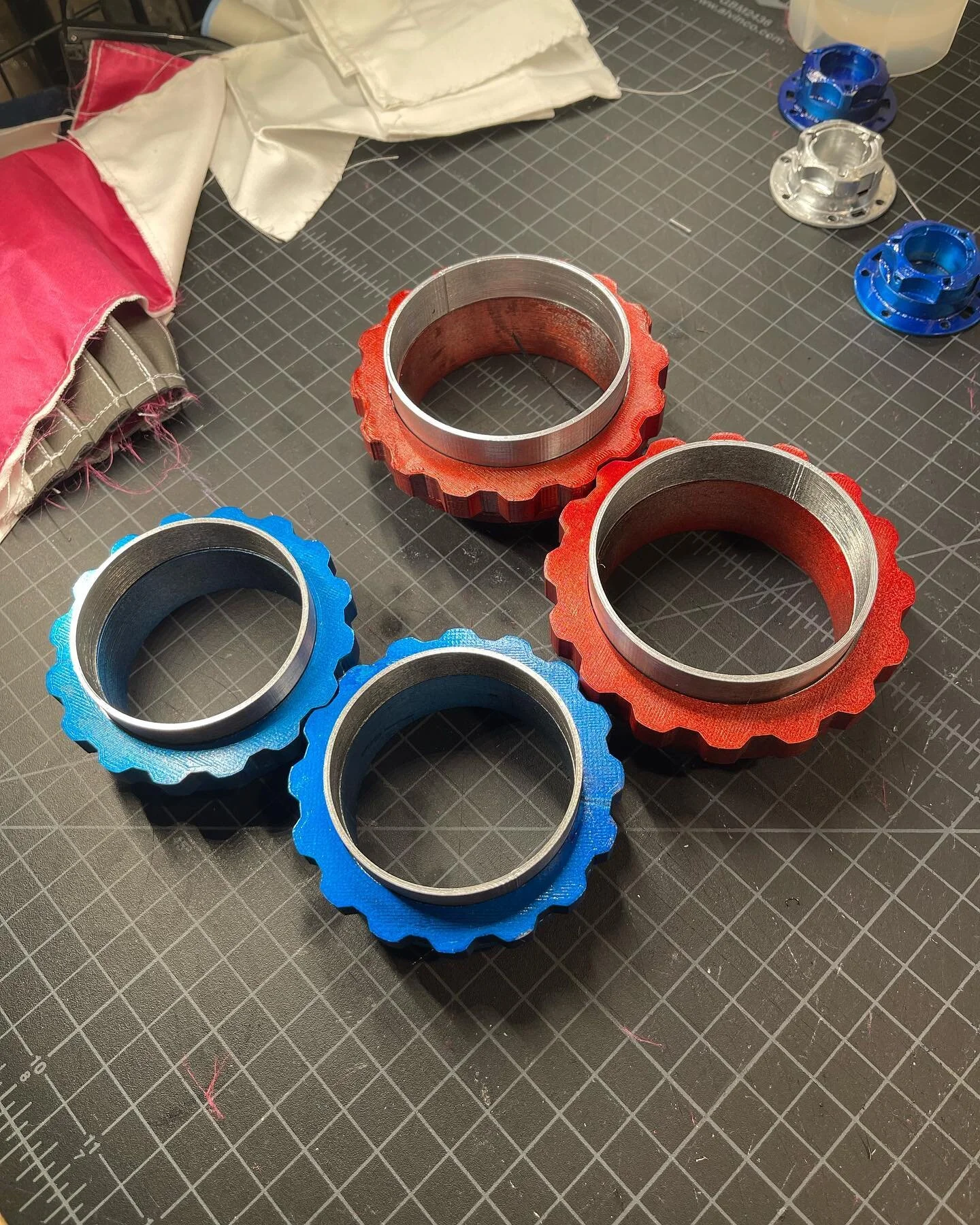 Locking rings for space suit gloves, sizes 3 and 5!

#diyspacesuit #diyspaceship #3dprinting #3dprintingcosplay #nasa #nasainspired