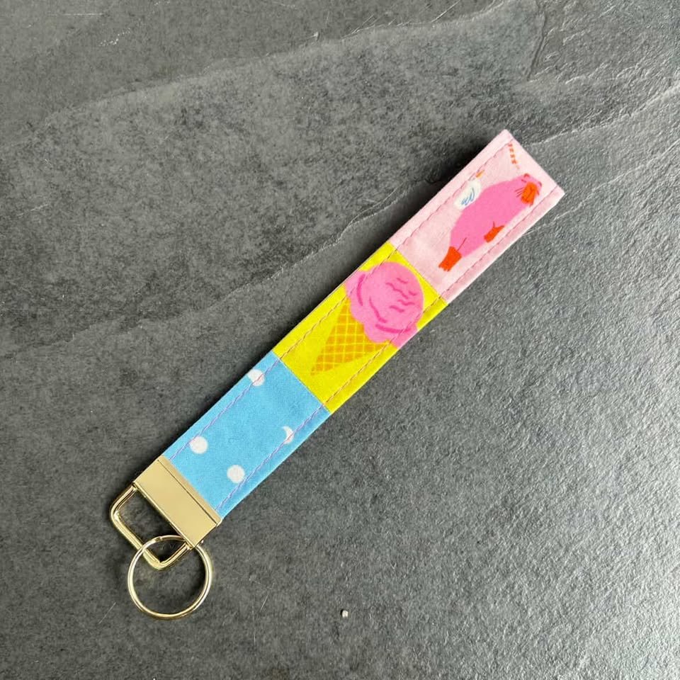 Beach Day Capy Key Fob