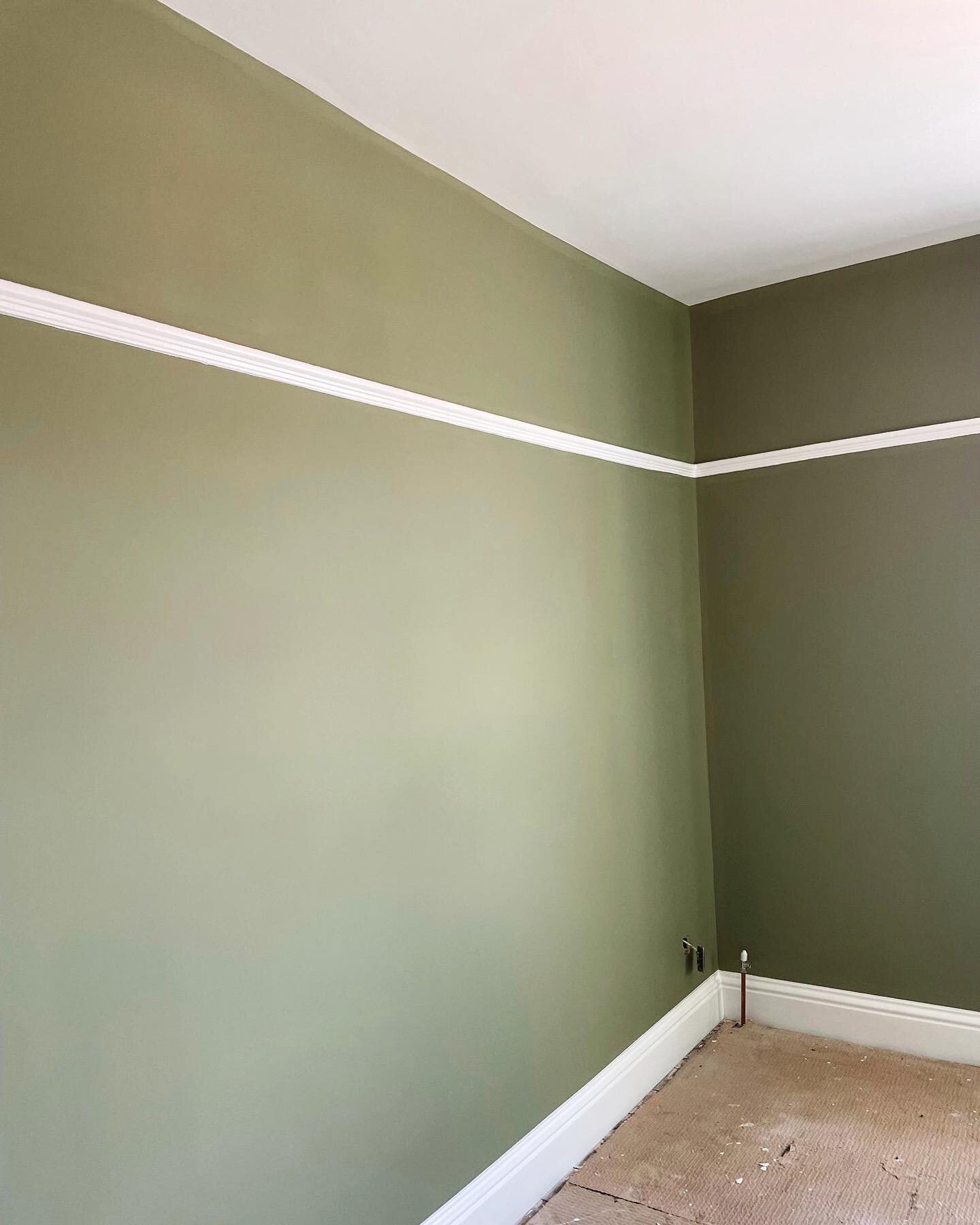 Swipe to paint 🎨 Currently obsessing over this shade! 🌿

#supportlocal #painteranddecorator #plymouth #painter #smallbizuk #paintjob #interior