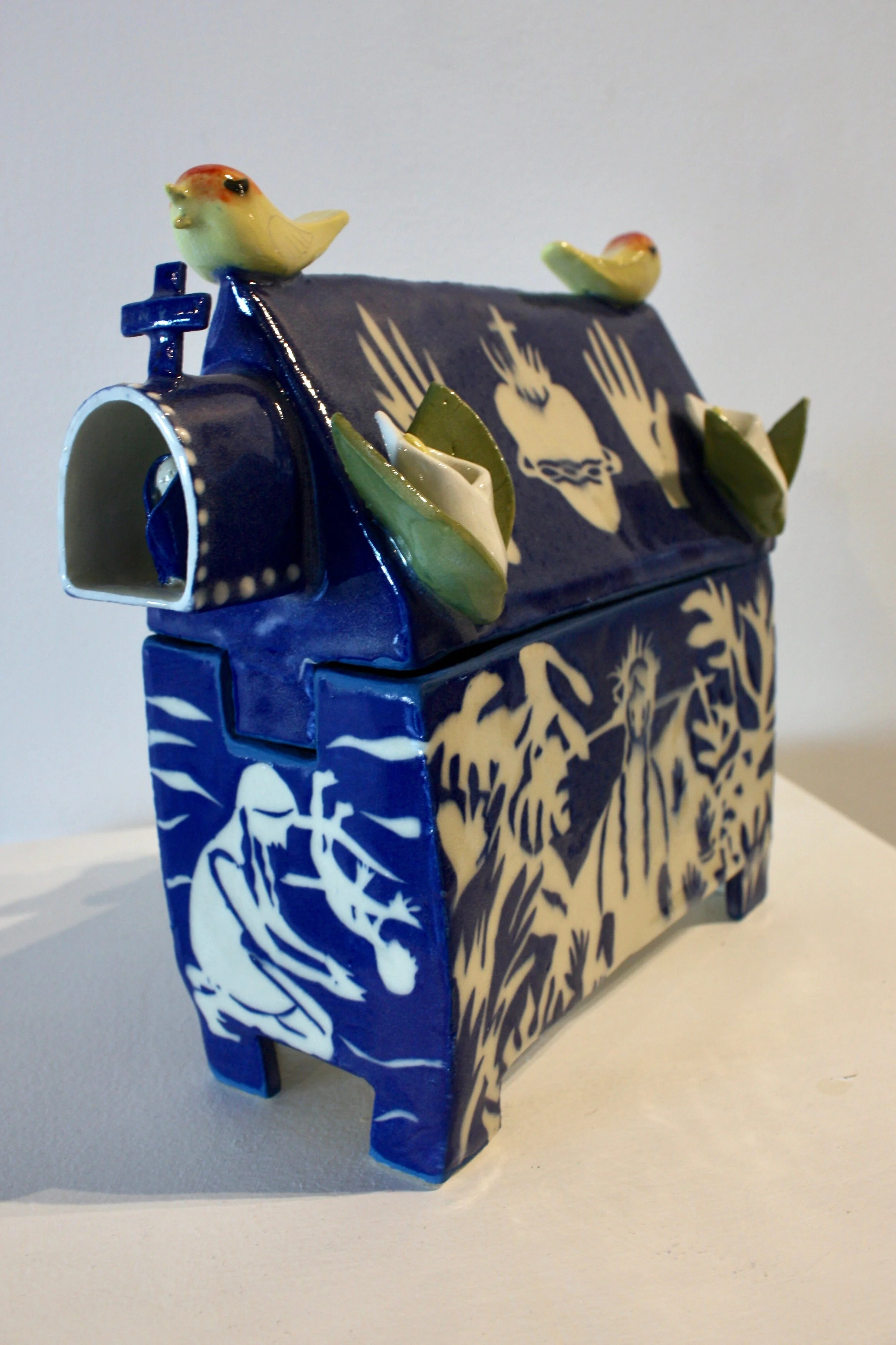 Relicario de gotitas (Reliquary of the Little Droplets) ; slab built ceramic; 2017