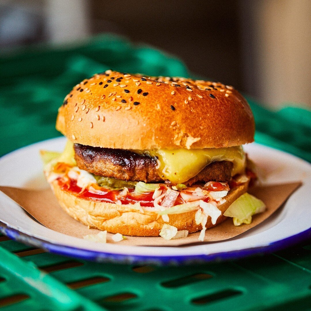 Keeping it simple with a classic!

Pick your patty (@movingmountainsfoods or @beyondmeat ) and topped with @violife_foods vegan cheese.

#vegan #veganeats #veganfriendly #veganlife #veganworld #veganireland #veganfood #veganfoodie #plantbased #animal