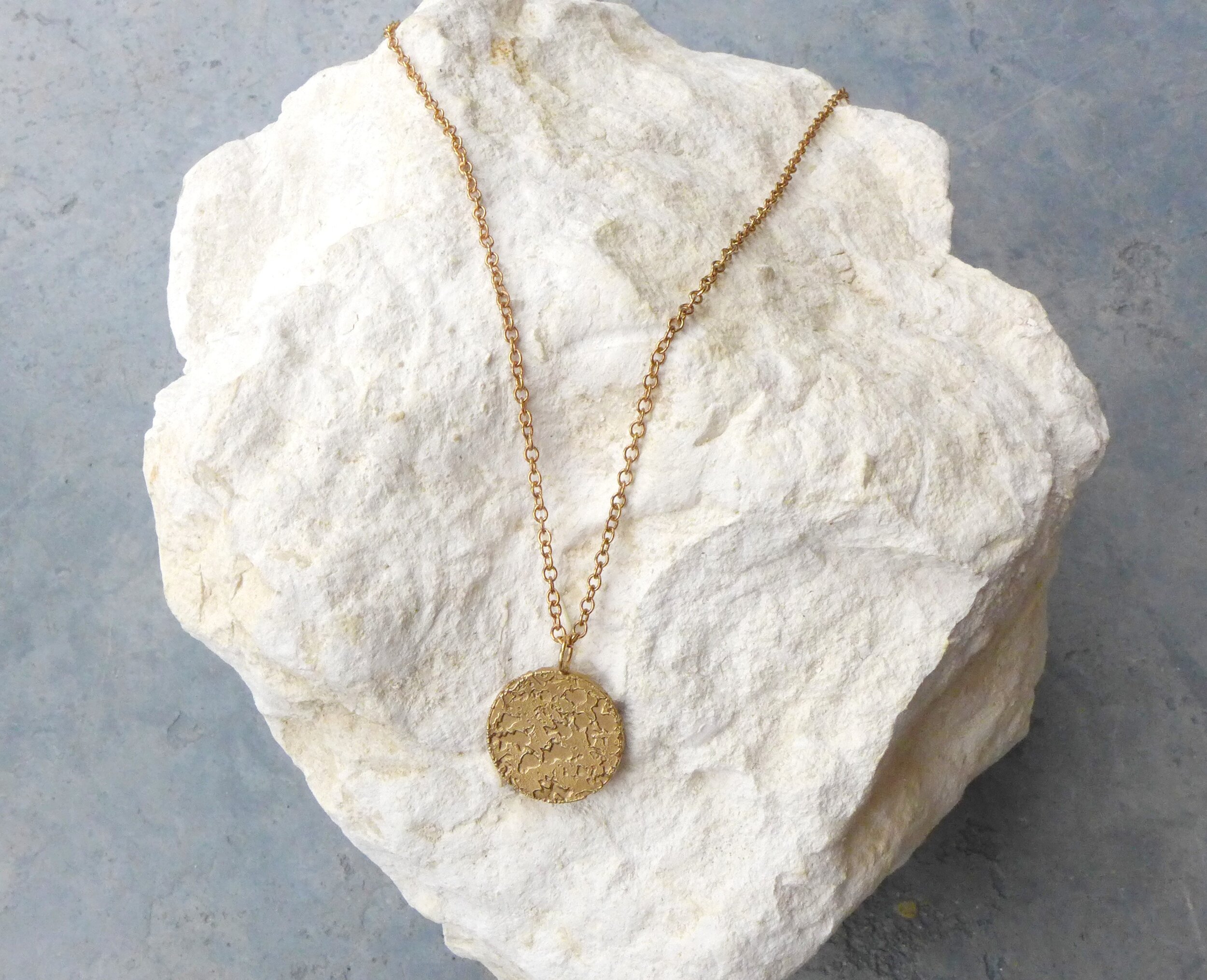 9ct Yellow Gold Disc Pendant | Buy Online | Free Insured UK Delivery