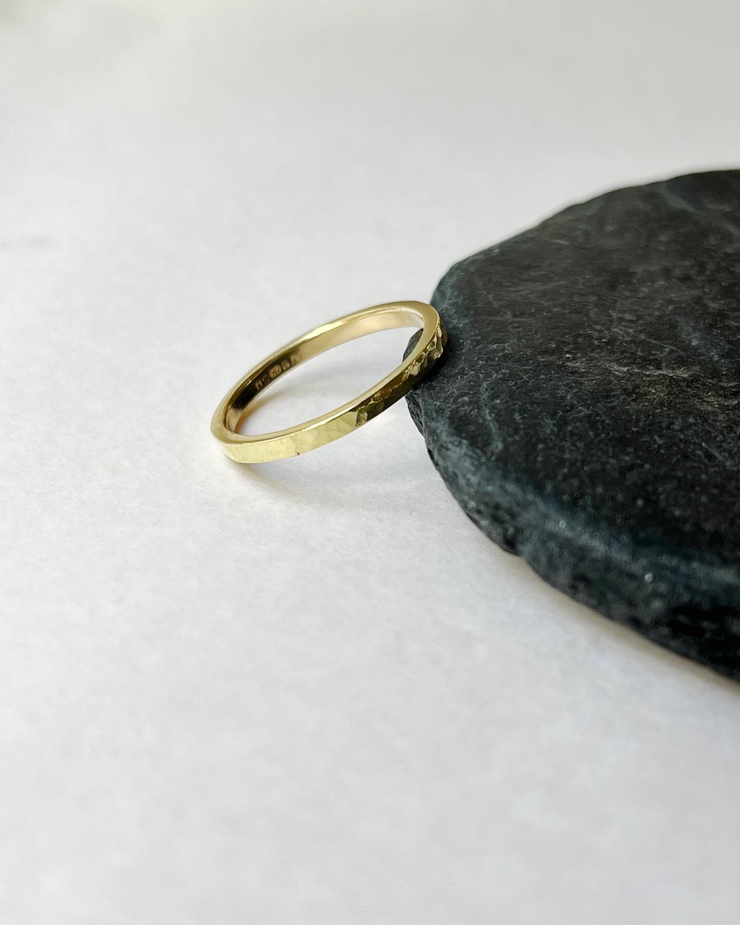 I love this part of my job, melting down an old wedding ring which was very loved but no longer wearable to create a new, more contemporary style. We didn&rsquo;t add any more gold to keep the original as close as possible.
#remodeling #jewelleryremo