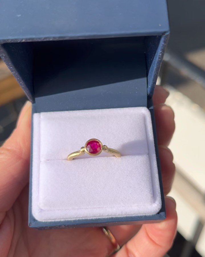 It was a pleasure to create this bespoke 18 carat gold and Ruby ring for a special 40th wedding anniversary. The texture really adds a rich tone to the gold and that Ruby is just 👌
When I work with customers, choosing gemstones is such a fun part of