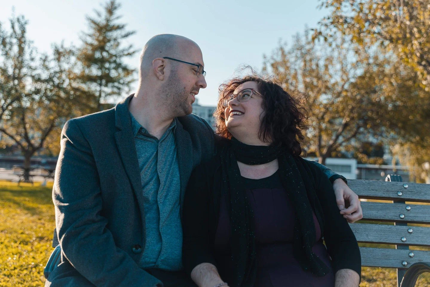 Lucie &amp; Jeremie, wrapped up in each other and the beauty of fall. There&rsquo;s something special about autumn love &mdash; cozy, grounded, and full of quiet joy. 🍂

📍This session was near the Quai de l&rsquo;Horloge, but I&rsquo;ll be on the m