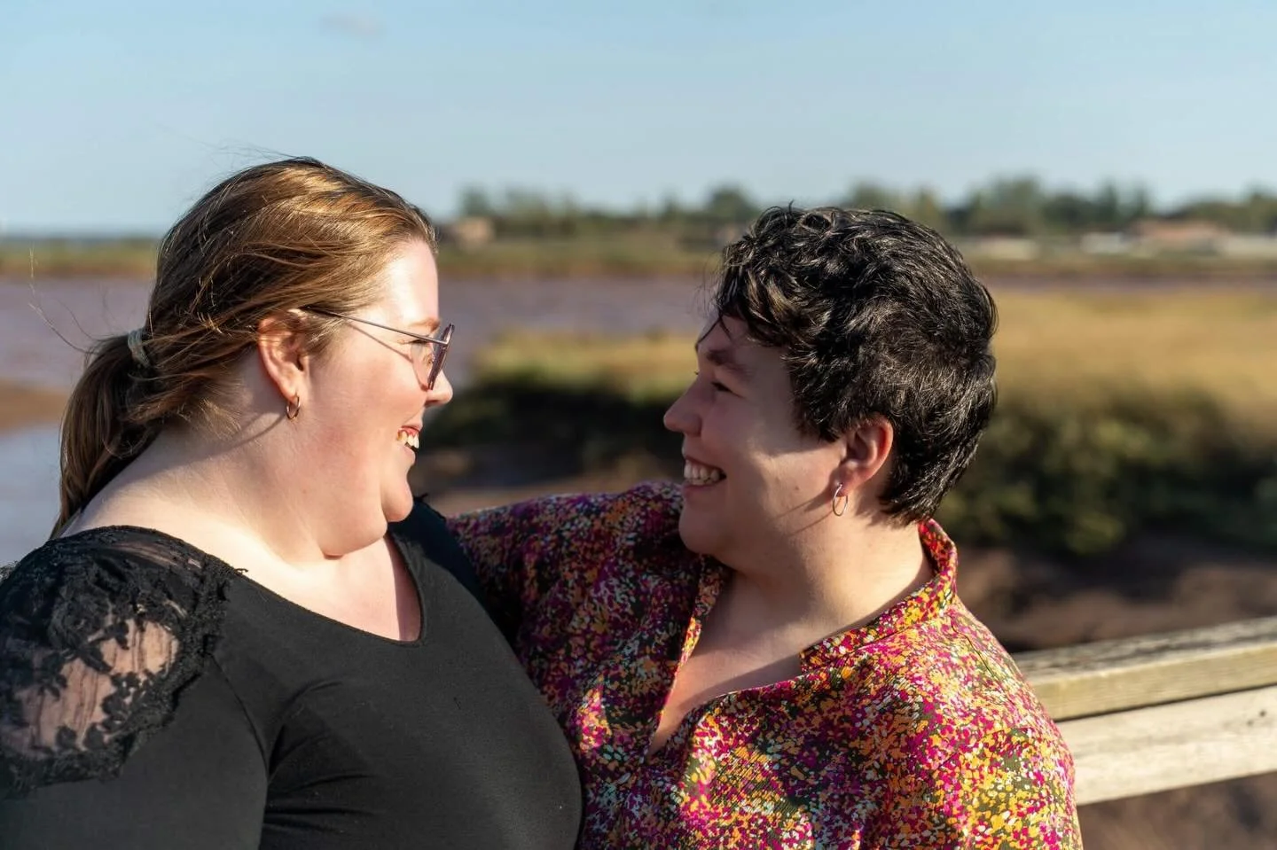 A few more favourites from Melissa &amp; Amy&rsquo;s session at Riverfront Park.

Quelques autres coups de c&oelig;ur de la s&eacute;ance de Melissa et Amy &agrave; Riverfront Park.

#CoupleSession
#PortraitVibes
#NaturalLightPortraits
#AuthenticPort