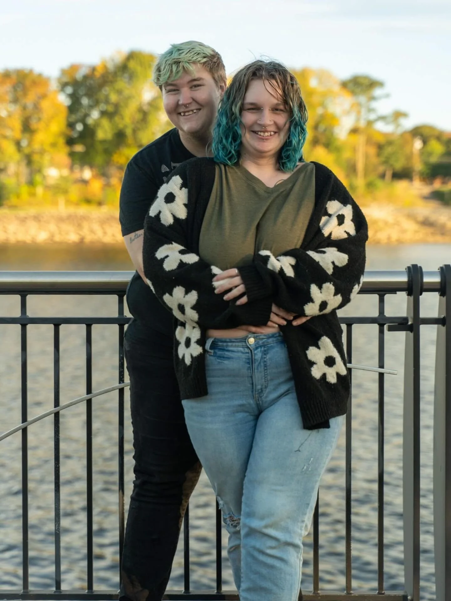 Jeydon and Jordan chose the Bangor Waterfront as the place to begin their life in the same city &mdash; after months of long-distance messages, travel, and waiting.
Feels pretty special to capture a milestone like that.

Jeydon et Jordan ont choisi l