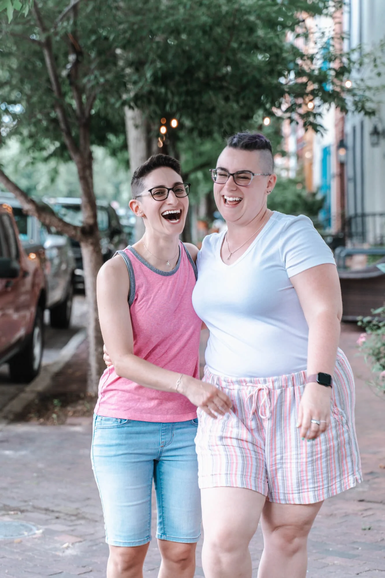 A few more frames from Megan &amp; Audrey&rsquo;s time at the park &mdash; subtle, relaxed, and grounded in the moment.

Quelques autres images de la s&eacute;ance de Megan et Audrey &mdash; simples, d&eacute;tendues et bien ancr&eacute;es dans l&rsq