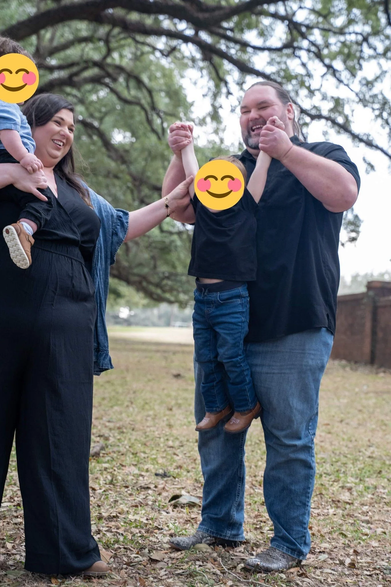 The Presley family joined me for mini sessions through my partnership with Cornerstone MCC, and it was such a joy to spend time with them.

Grandmas Debra and Joan have been together for 20 years, and they were joined by Debra&rsquo;s daughter Nicole