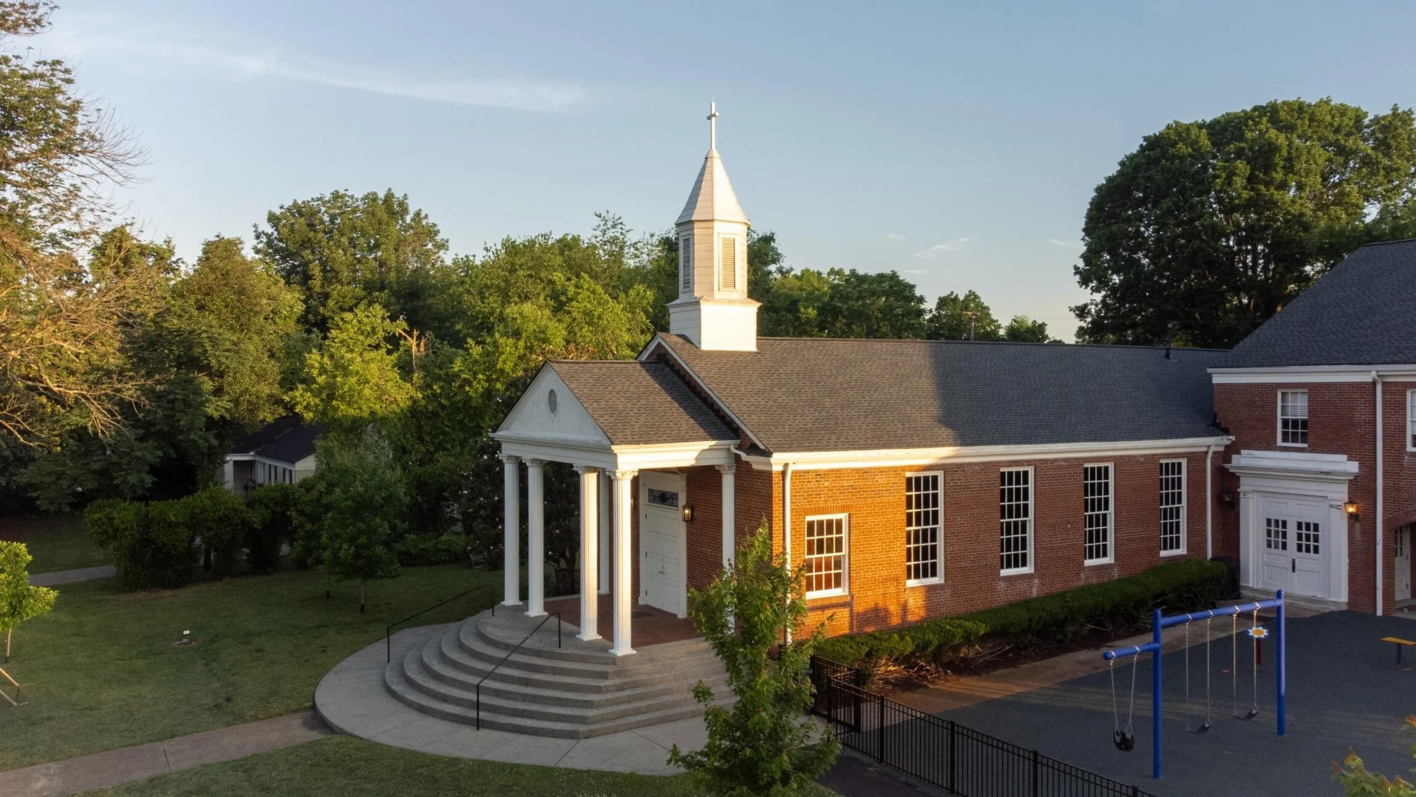 @glendaleumc 1/2 🌲
Tucked quietly into the trees.
Nashville, TN
#ChurchCommunity #NashvilleTN #TimBarrickPhotography
