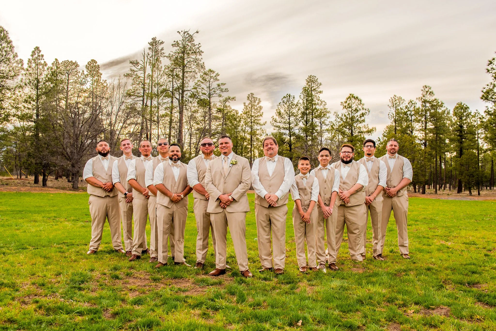 Grace-and-Ivory_Pinetop-Lakeside-Arizona_Wedding-Photographer_Groomsmen-Poses.jpg