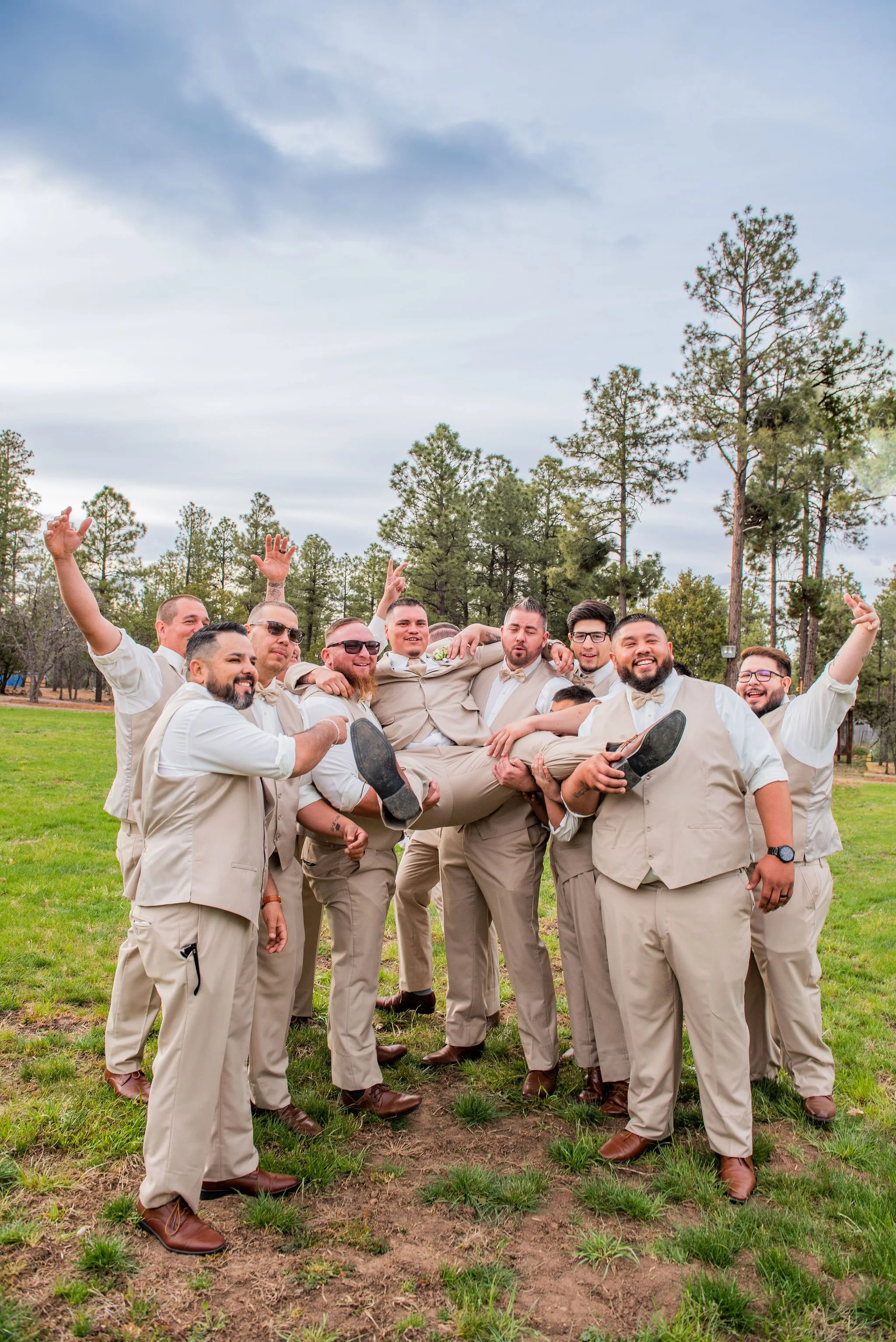 Grace-and-Ivory_Pinetop-Lakeside-Arizona_Wedding-Photographer_Groomsmen-Poses.jpg
