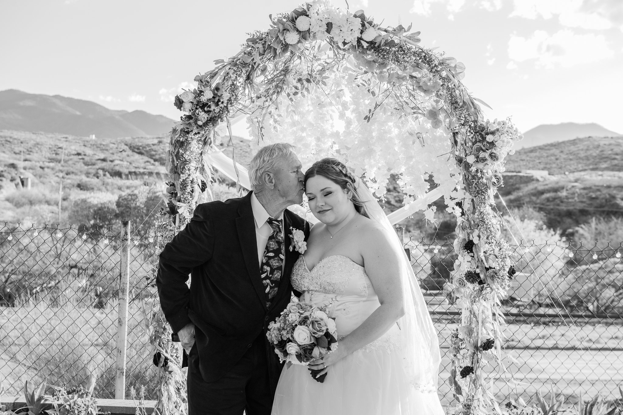 Globe_Arizona_Intimate-Ceremony_Wedding-Photography-Photographer_spring_desert-055.jpg