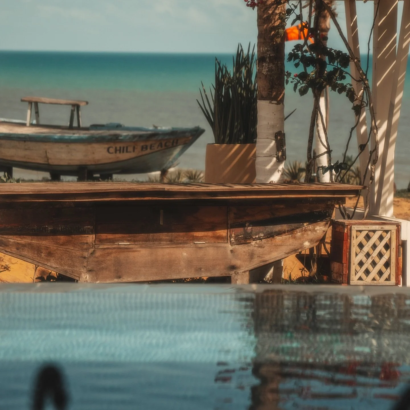 🏖️ A ALTA TEMPORADA CHEGOU! 🏖️
HIGH SEASON IS HERE!
O para&iacute;so te espera no Chili Beach Jeri ✨
Paradise awaits at Chili Beach Jeri ✨
Ventos perfeitos, sol radiante e a energ&iacute;a m&aacute;gica de Jericoacoara! 🌊
Perfect winds, radiant su