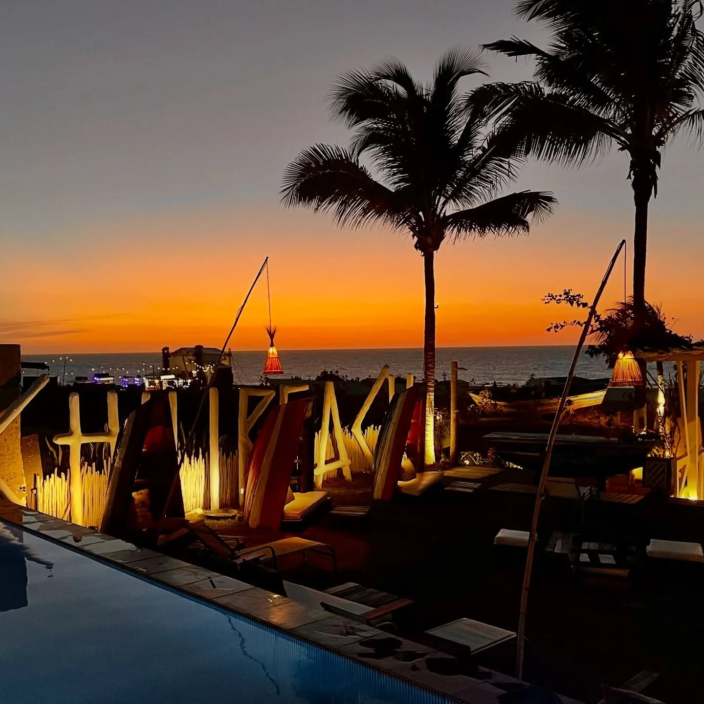 Chili Beach - Vibra Jeri
Em frente ao Chili Beach, a Praia da Malhada se transforma em palco de experi&ecirc;ncias culturais aut&ecirc;nticas. Vibra Jeri inaugura uma programa&ccedil;&atilde;o mensal que celebra a m&uacute;sica brasileira ao entardec