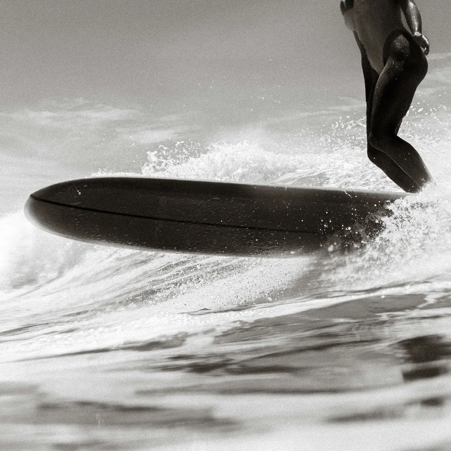 SURF COM ALMA &amp; TIKI BAR / SOUL SURFING &amp; TIKI BAR

Onda direita perfeita. Longa, amig&aacute;vel, consistente &mdash; raz&atilde;o pela qual Jericoacoara sedia campeonatos brasileiros de longboard. &Aacute;gua a 27&deg;C o ano todo. Lineup d