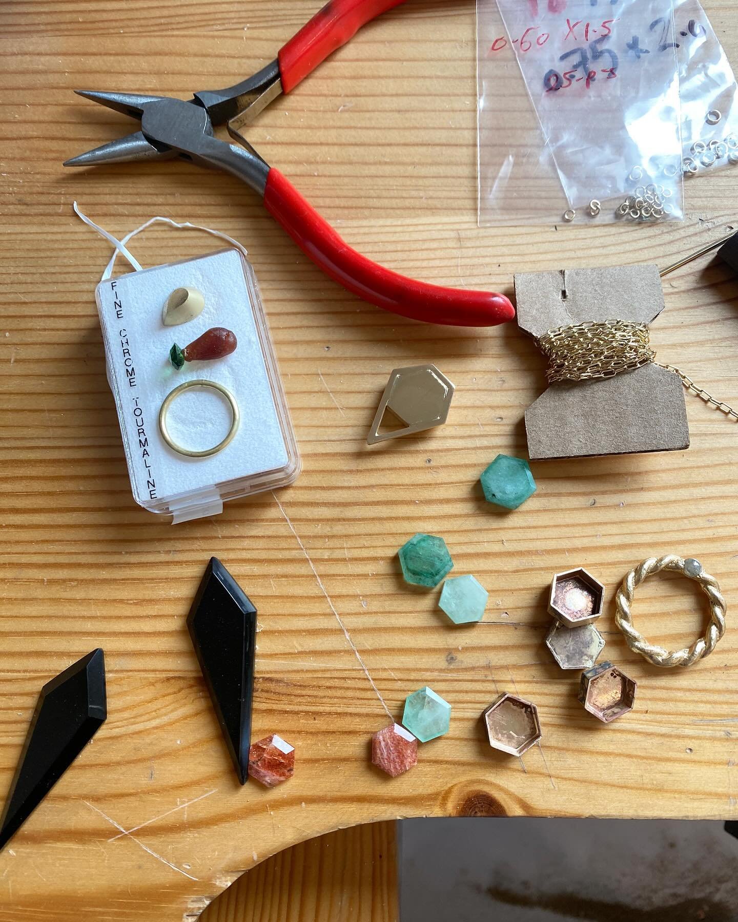 Lots of gold beauties at the bench right now - a chrome #tourmaline engagement ring in the works; a new earring style featuring emerald hexagons and obsidian that I cut here in the studio; a cuttlefish cast twist ring with a spherical diamond cast in