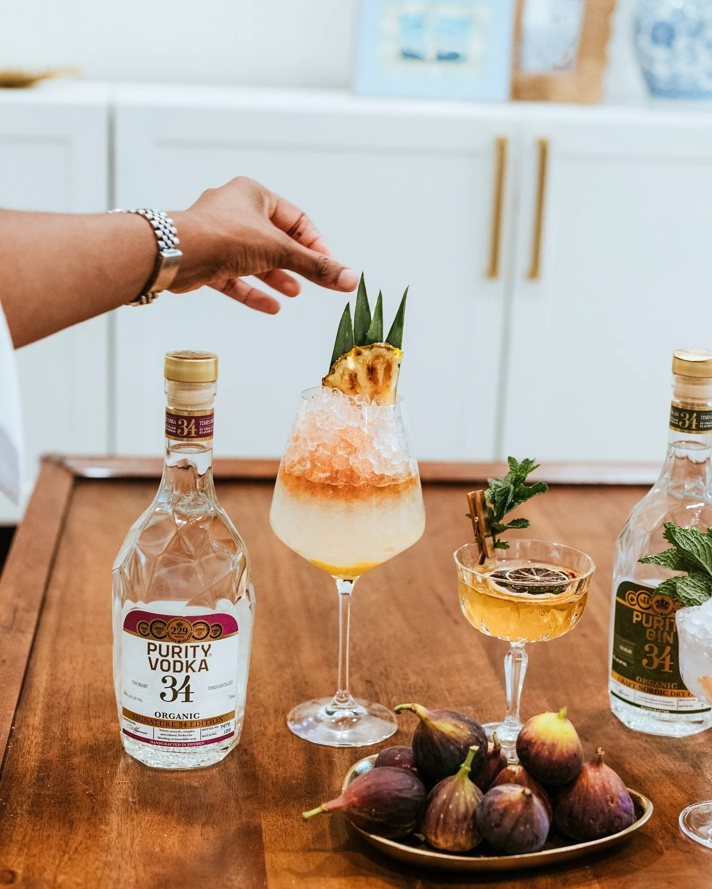 Hosting this weekend? Let Purity Vodka do the heavy lifting. 👉Swipe for the recipe 🍍 🍹 🌿

#PurityDistillery #VodkaCocktails #VodkaDrinks #Drinkstagram #CocktailHour #FallDrinks #HomeBartender #Mixology #PuritySmooth #YoureWorthIt