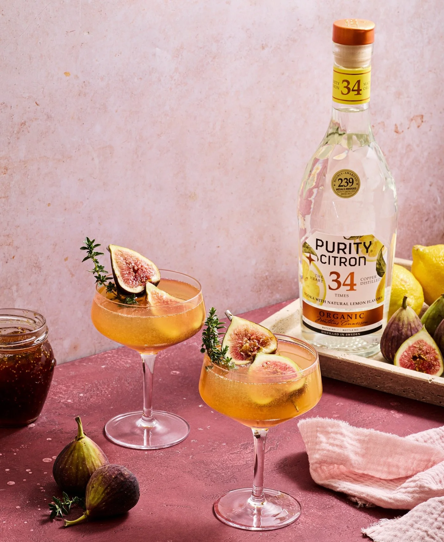 A cocktail that looks as good as it tastes 🌿🍋🍸Should we share this Fig &amp; Thyme Fizz recipe? Comment &ldquo;recipe&rdquo; and we&rsquo;ll drop it this week! 🥂