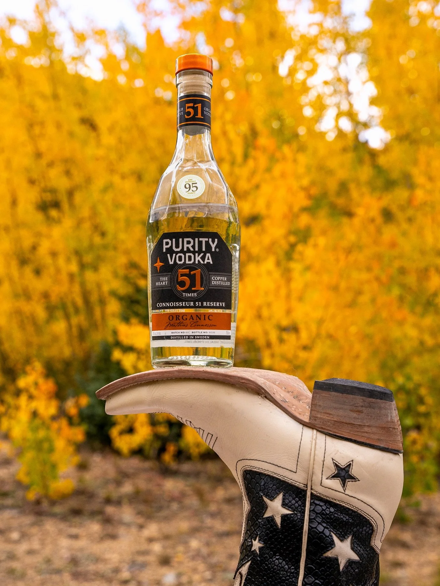 Smooth enough to balance on a boot. 🍸🍁
.
.
.
#puritysmooth #vodka