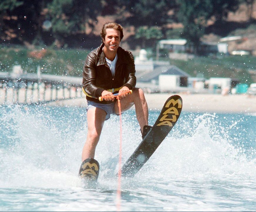 👍 Ayyyyyyyye! I&rsquo;ve been so busy preparing for Season 4 of the pod that I forgot to tell you about last month&rsquo;s Patreon episode! 

🦈 Join me as I water ski into Season 5, Episodes 1, 2 and 3 of Happy Days, titled &ldquo;Hollywood: Parts 