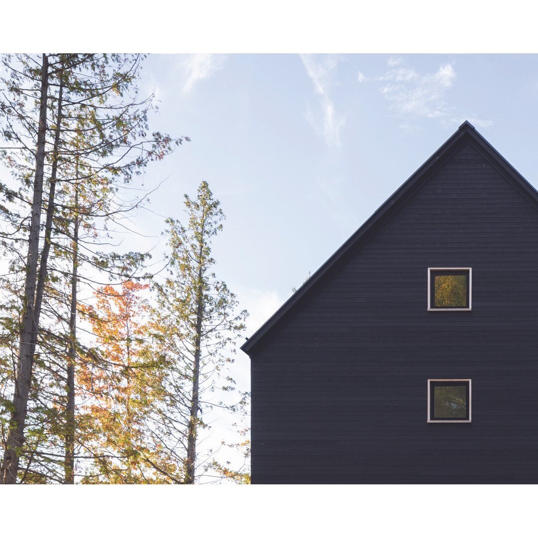 The sloped roof at Little Traverse harkens back to traditional American gable roof structures. With this design, we were specifically thinking about the barns of the Upper Midwest. It's interesting to think about what roof construction can tell you a