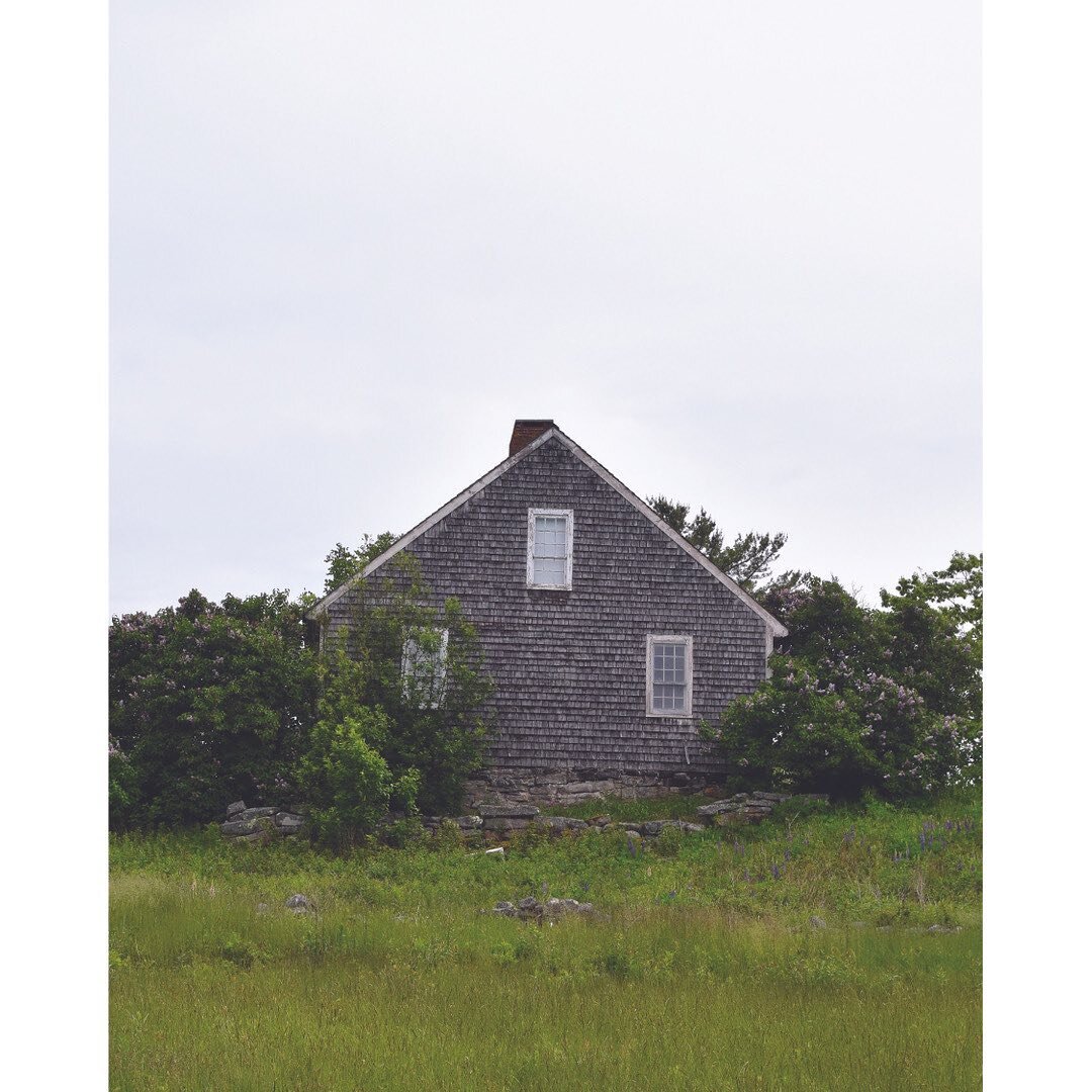 Our designer, Hanna, spotted this house from the 1800s on an island in Maine's Muscongus Bay. We love looking to historic buildings for design inspiration; check out this gorgeous granite foundation 😍 PS have you caught onto our theme for this week'