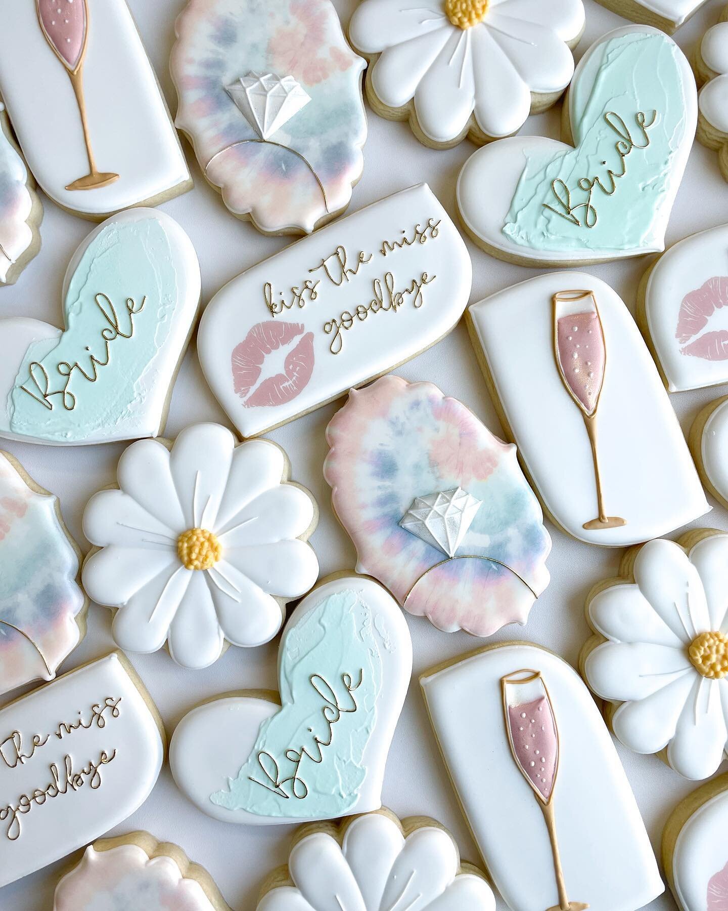 👰🏼🥂 Kiss the Miss Goodbye!! 🍾💋 

What better way to celebrate the bride-to-be's last fling before the ring than with a fun-filled bachelorette party complete with these delicious cookies? 

Cheers to the beautiful bride and a memorable weekend w