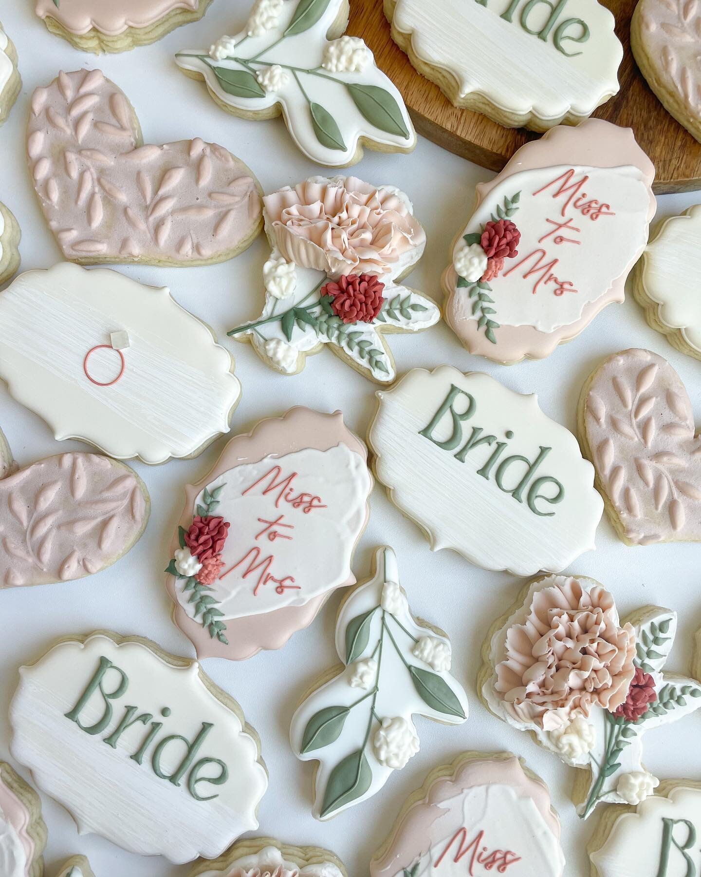 Just a gorgeous terracotta and sage bridal shower set to brighten your weekend! Happy Friday!!