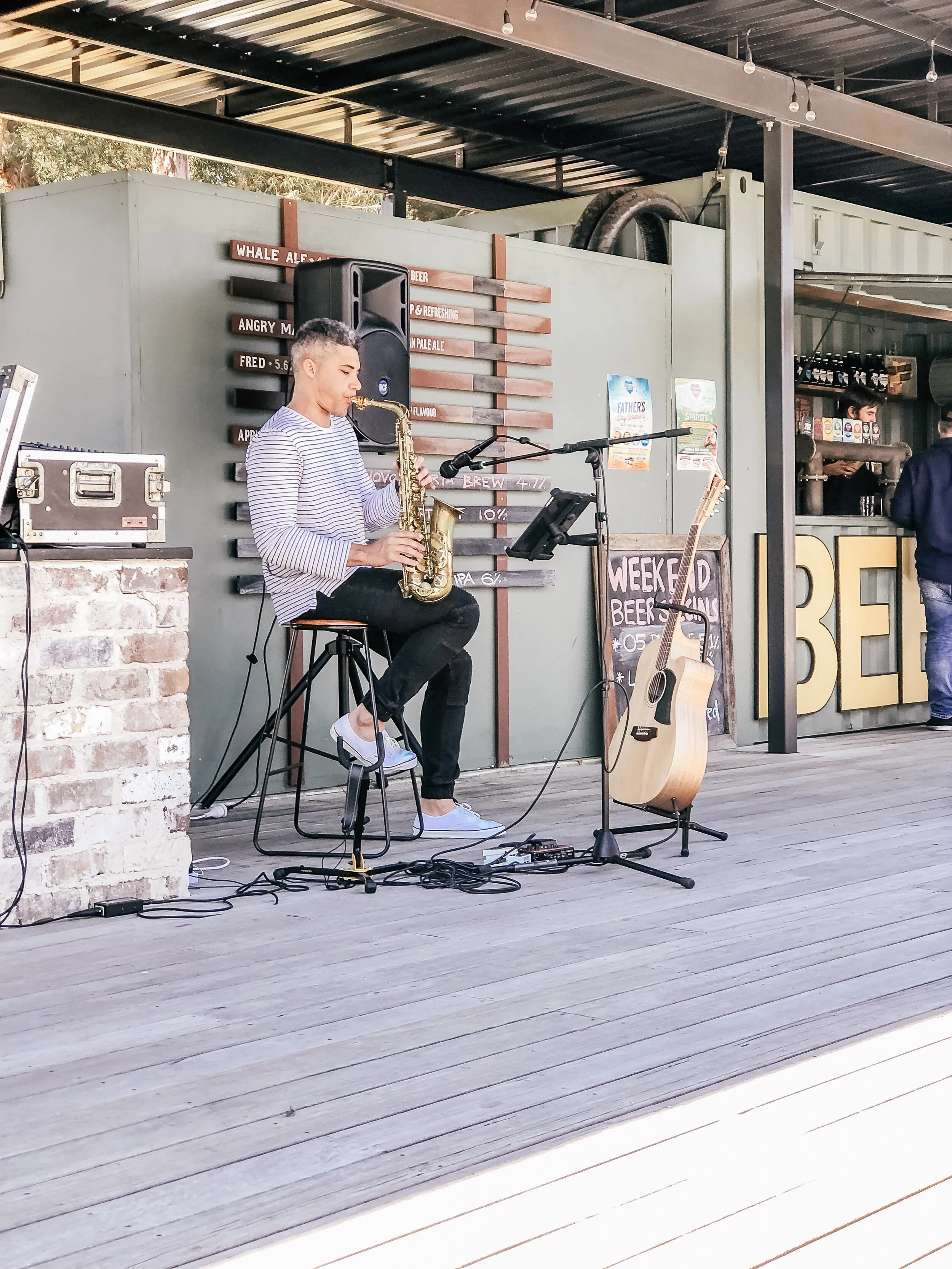 LIVE MUSIC ◆  AARON WILLIAMS 